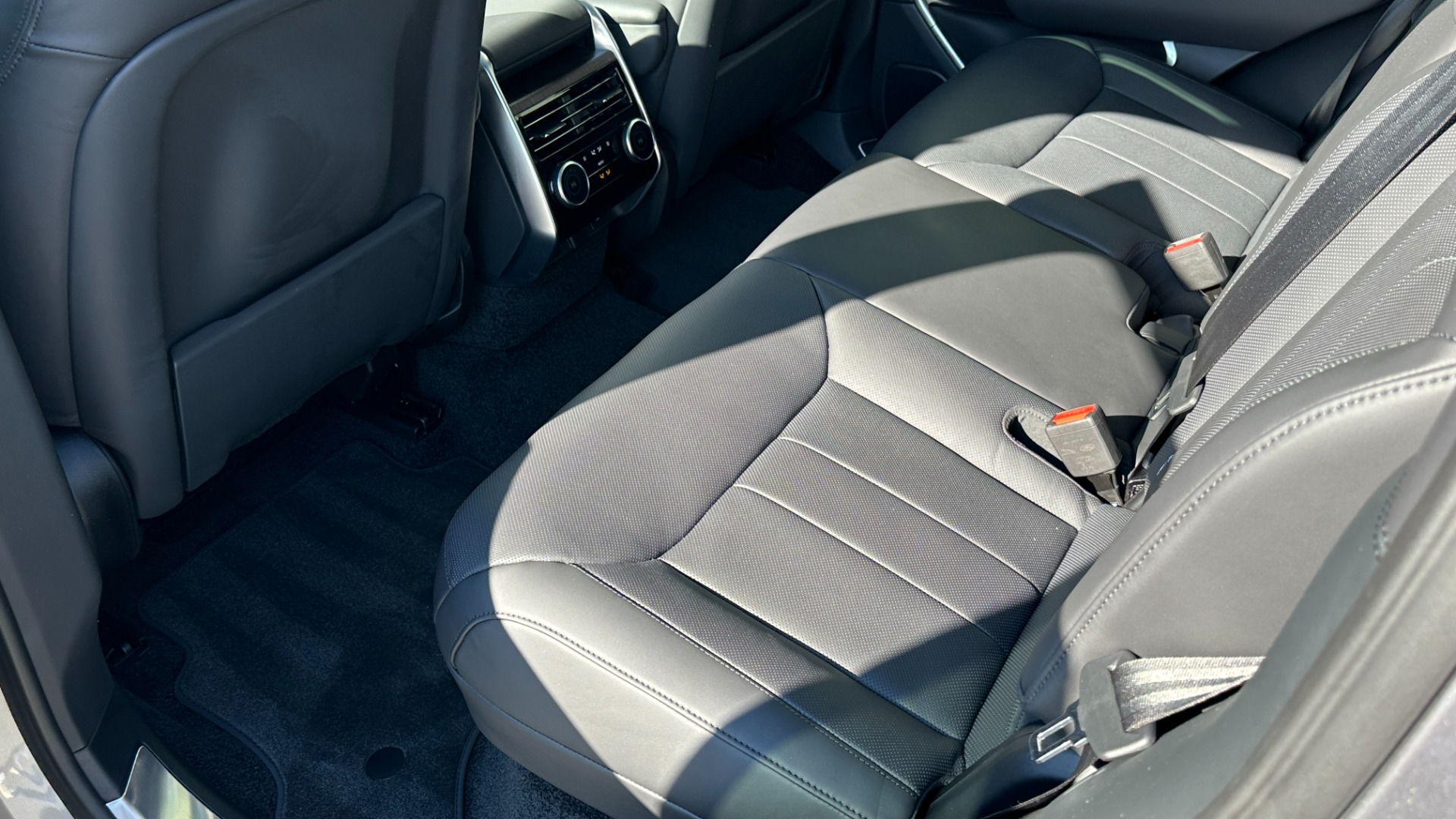 Used 2023 Land Rover Range Rover SE / PREMIUM INTERIOR / 22IN WHEELS / 20 WAY SEATS / FULL SIZE SPARE for sale Sold at Formula Imports in Charlotte NC 28227 24