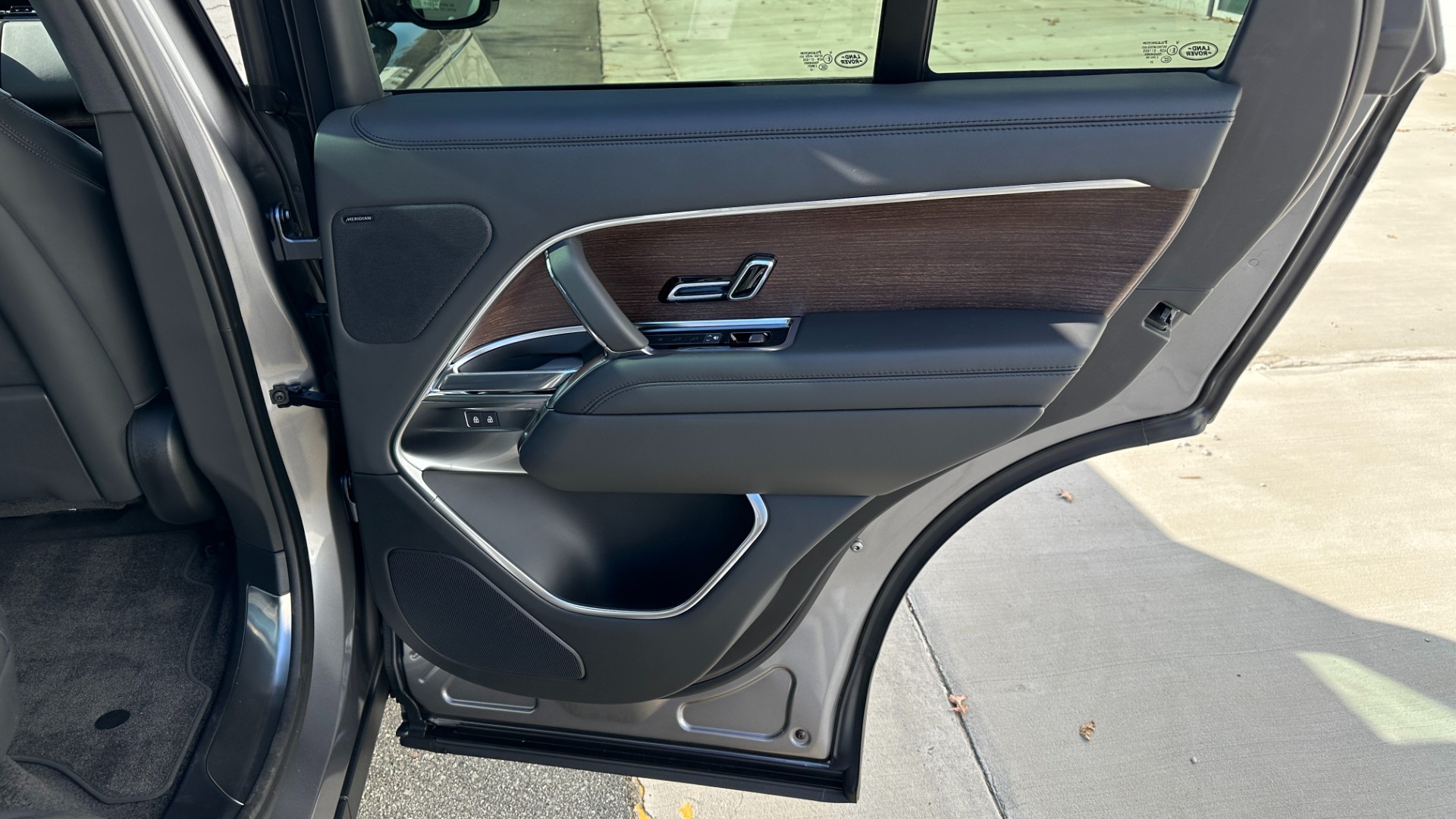Used 2023 Land Rover Range Rover SE / PREMIUM INTERIOR / 22IN WHEELS / 20 WAY SEATS / FULL SIZE SPARE for sale Sold at Formula Imports in Charlotte NC 28227 27