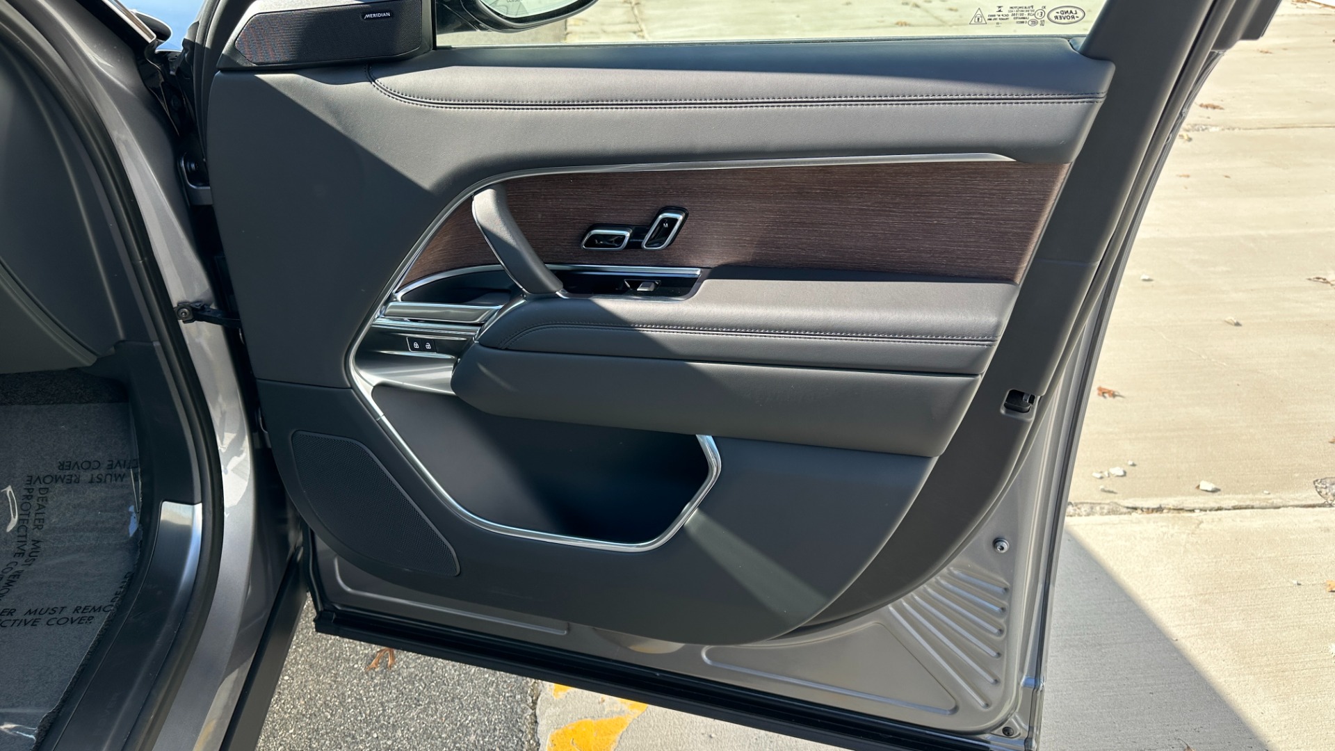 Used 2023 Land Rover Range Rover SE / PREMIUM INTERIOR / 22IN WHEELS / 20 WAY SEATS / FULL SIZE SPARE for sale $159,998 at Formula Imports in Charlotte NC 28227 31