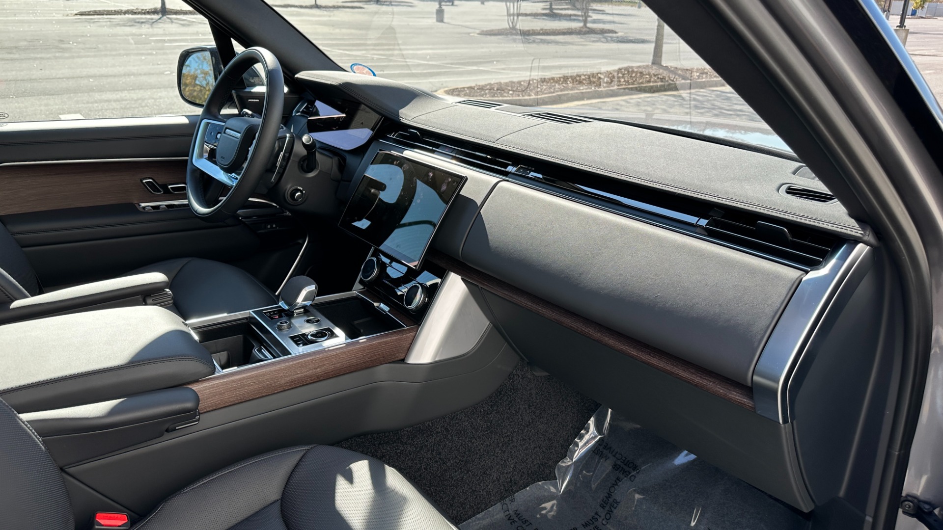 Used 2023 Land Rover Range Rover SE / PREMIUM INTERIOR / 22IN WHEELS / 20 WAY SEATS / FULL SIZE SPARE for sale Sold at Formula Imports in Charlotte NC 28227 32