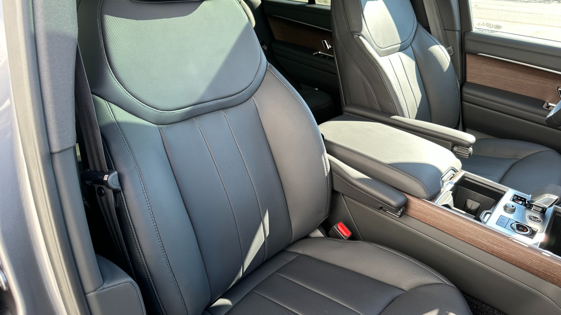 Used 2023 Land Rover Range Rover SE / PREMIUM INTERIOR / 22IN WHEELS / 20 WAY SEATS / FULL SIZE SPARE for sale Sold at Formula Imports in Charlotte NC 28227 34