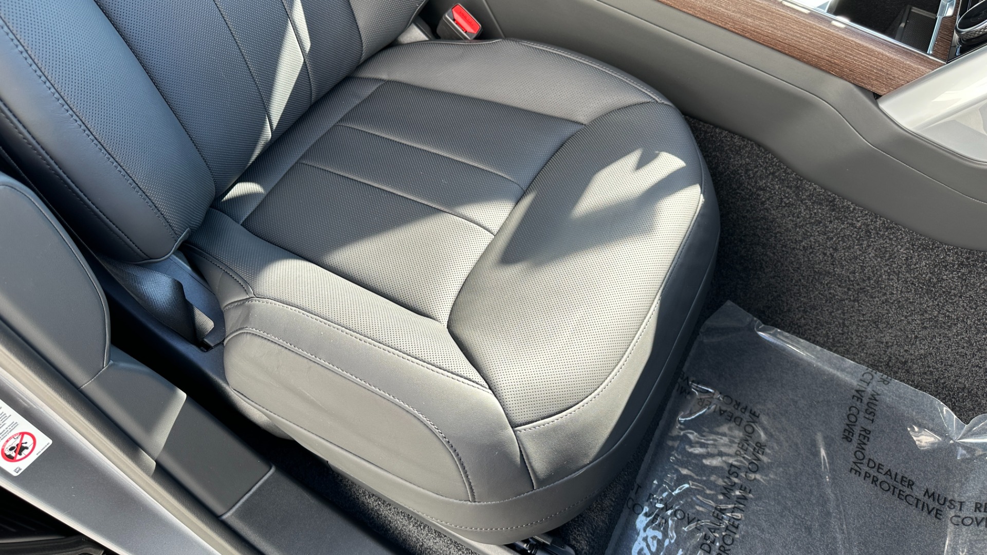 Used 2023 Land Rover Range Rover SE / PREMIUM INTERIOR / 22IN WHEELS / 20 WAY SEATS / FULL SIZE SPARE for sale $159,998 at Formula Imports in Charlotte NC 28227 35
