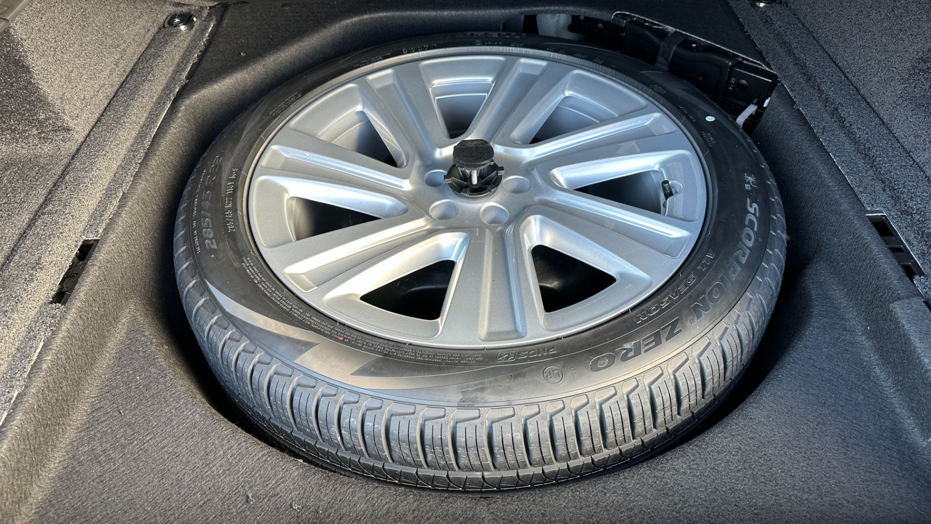 Used 2023 Land Rover Range Rover SE / PREMIUM INTERIOR / 22IN WHEELS / 20 WAY SEATS / FULL SIZE SPARE for sale Sold at Formula Imports in Charlotte NC 28227 38