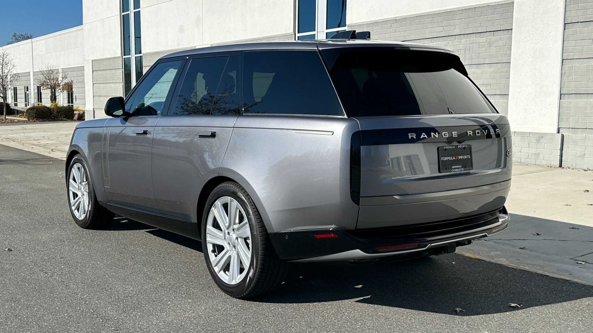 Used 2023 Land Rover Range Rover SE / PREMIUM INTERIOR / 22IN WHEELS / 20 WAY SEATS / FULL SIZE SPARE for sale Sold at Formula Imports in Charlotte NC 28227 4
