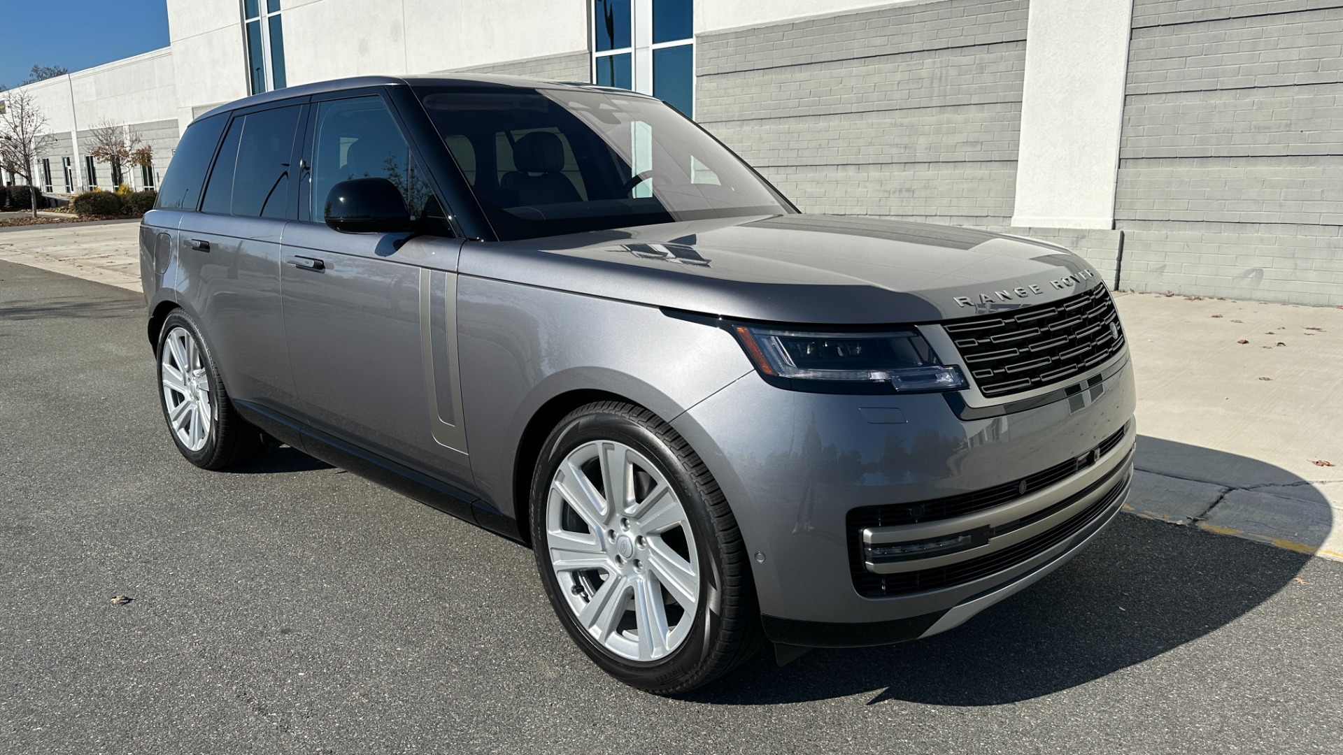 Used 2023 Land Rover Range Rover SE / PREMIUM INTERIOR / 22IN WHEELS / 20 WAY SEATS / FULL SIZE SPARE for sale $159,998 at Formula Imports in Charlotte NC 28227 5