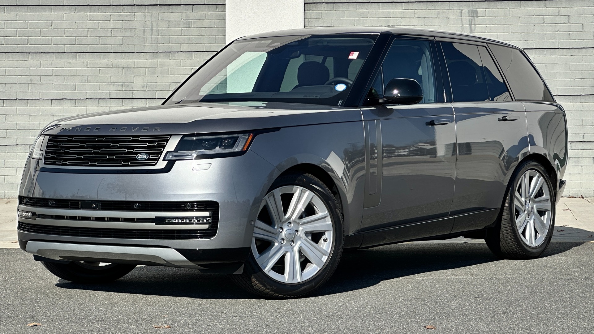 Used 2023 Land Rover Range Rover SE / PREMIUM INTERIOR / 22IN WHEELS / 20 WAY SEATS / FULL SIZE SPARE for sale Sold at Formula Imports in Charlotte NC 28227 1