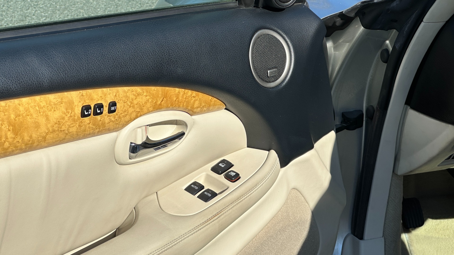 Used 2003 Lexus SC 430 HARD TOP CONVERTIBLE / TAN LEATHER INTERIOR / LOW MILES / 4.3L V8 ENGINE for sale $23,995 at Formula Imports in Charlotte NC 28227 13
