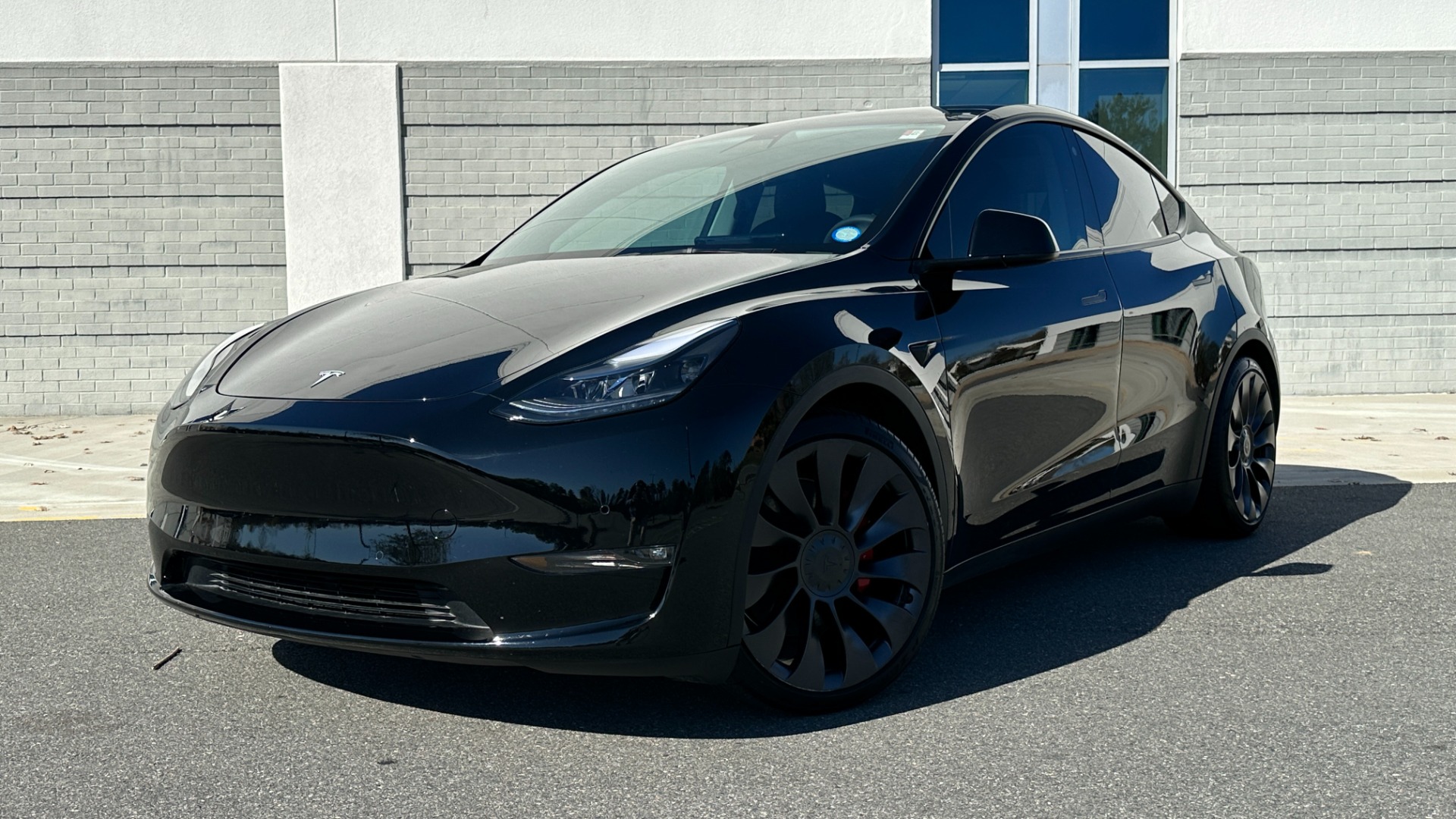 Used 2021 Tesla Model Y PERFORMANCE / AWD DUAL MOTOR / AUTOPILOT / CABON FIBER / TURBINE WHEELS for sale Sold at Formula Imports in Charlotte NC 28227 3