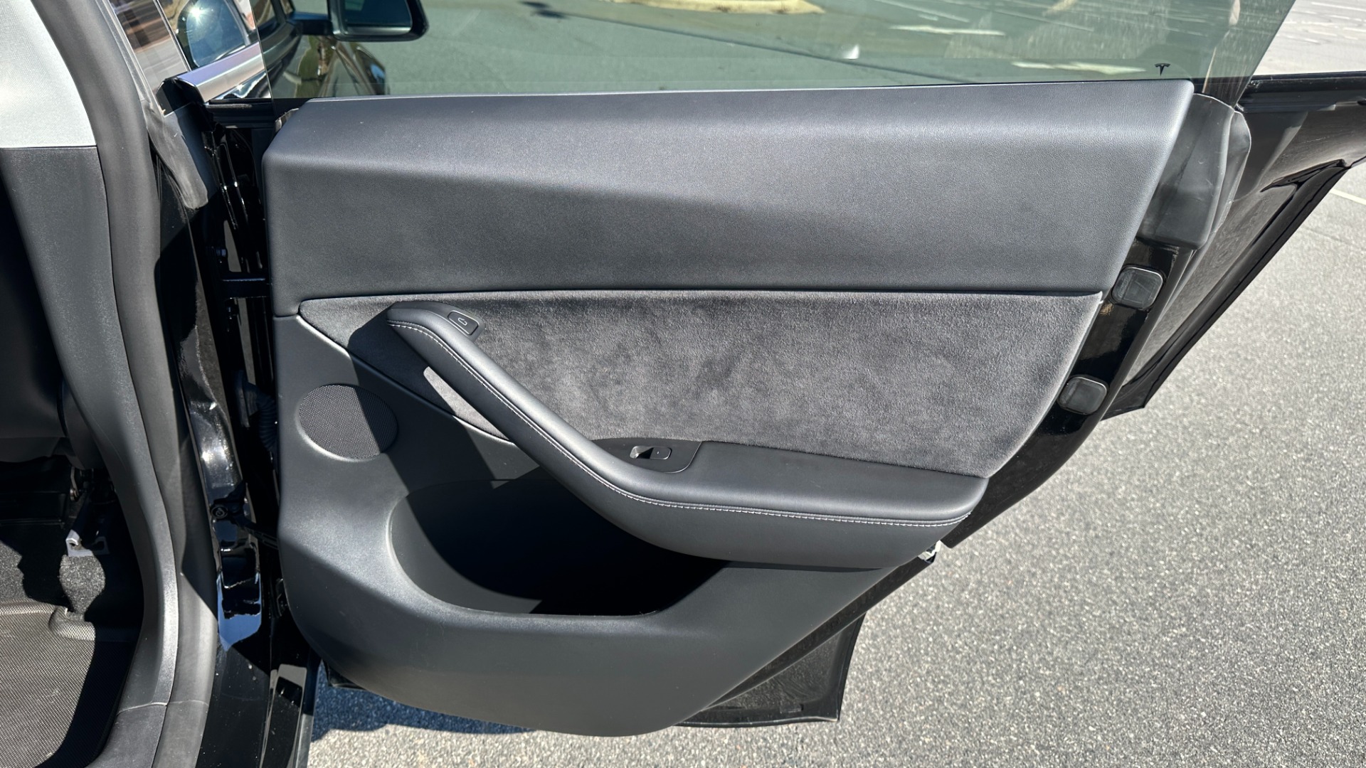 Used 2021 Tesla Model Y PERFORMANCE / AWD DUAL MOTOR / AUTOPILOT / CABON FIBER / TURBINE WHEELS for sale Sold at Formula Imports in Charlotte NC 28227 30