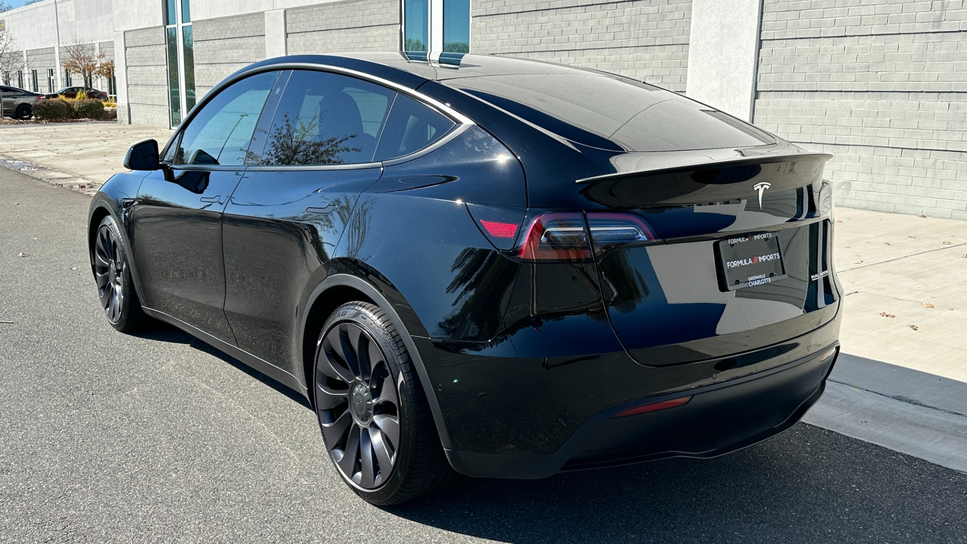Used 2021 Tesla Model Y PERFORMANCE / AWD DUAL MOTOR / AUTOPILOT / CABON FIBER / TURBINE WHEELS for sale Sold at Formula Imports in Charlotte NC 28227 7
