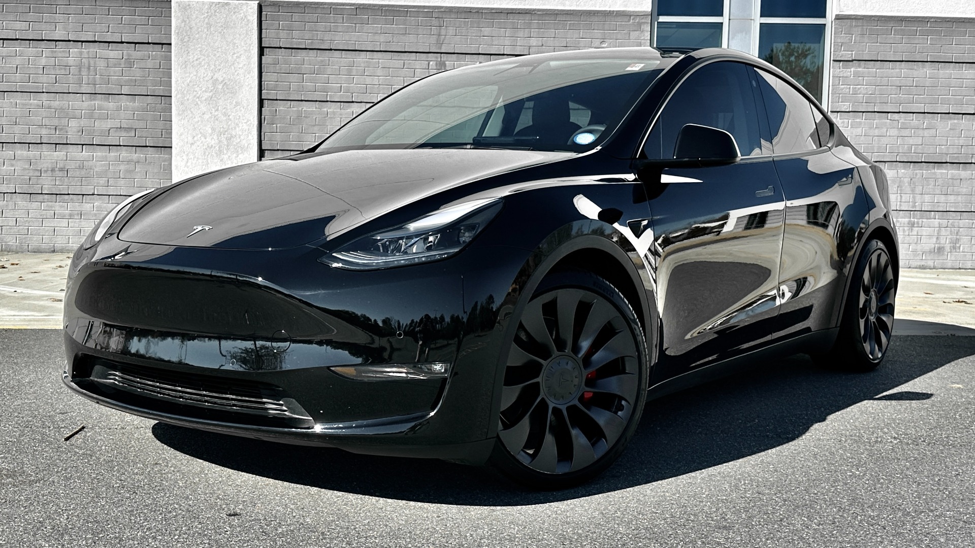 Used 2021 Tesla Model Y PERFORMANCE / AWD DUAL MOTOR / AUTOPILOT / CABON FIBER / TURBINE WHEELS for sale $61,000 at Formula Imports in Charlotte NC 28227 1