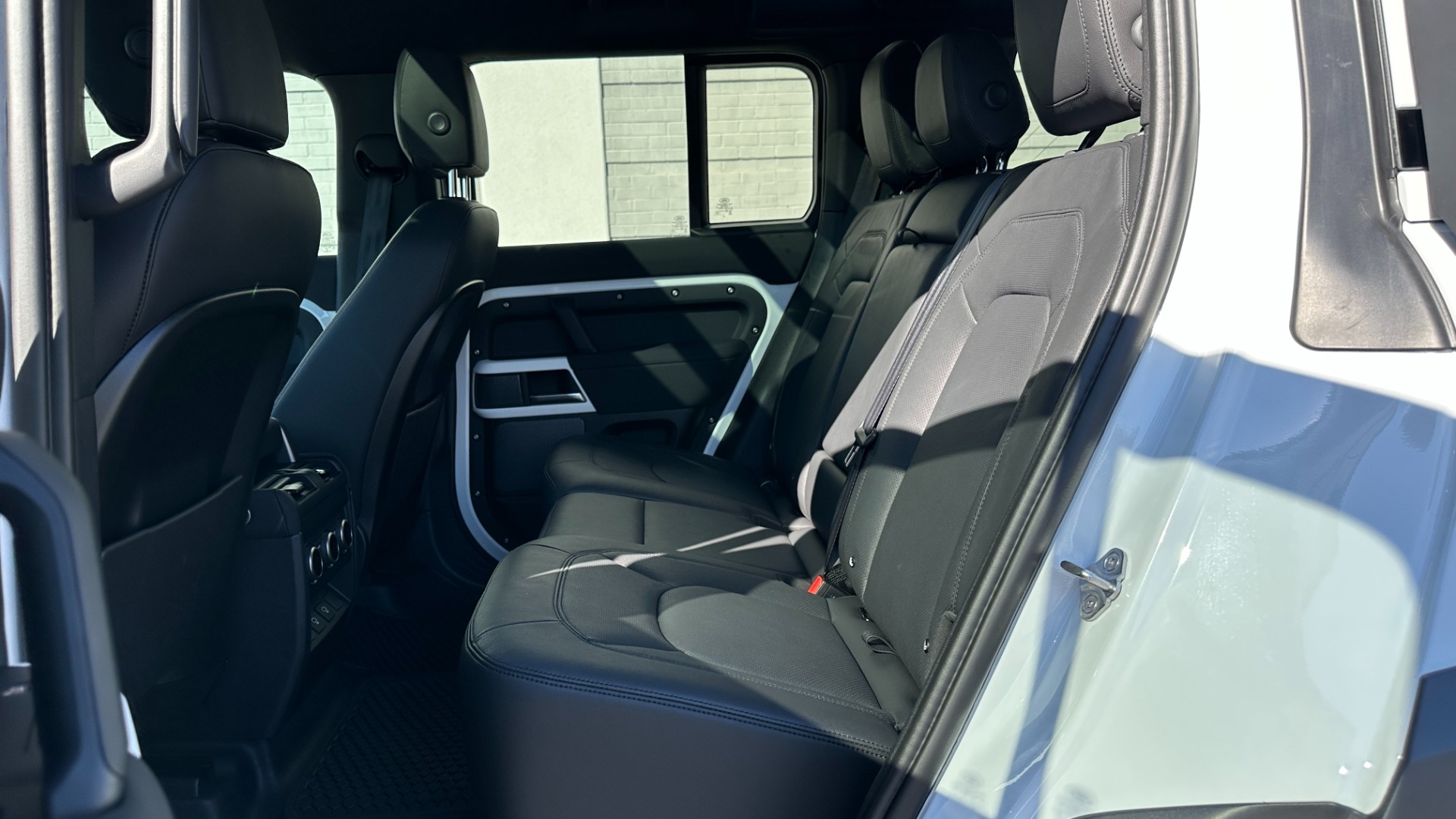 Used 2023 Land Rover Defender S / 30TH ANNIVERSARY EDITION / AIR SUSPENSION / TOWING / OFFROAD PACKAGE for sale $94,999 at Formula Imports in Charlotte NC 28227 24