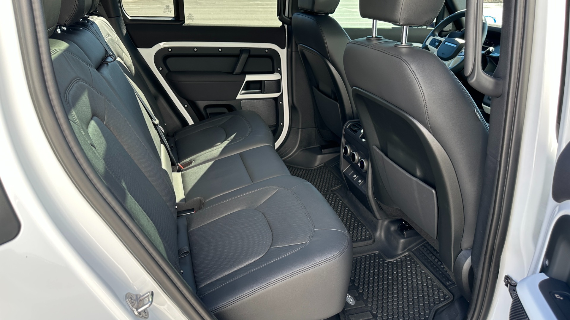 Used 2023 Land Rover Defender S / 30TH ANNIVERSARY EDITION / AIR SUSPENSION / TOWING / OFFROAD PACKAGE for sale $94,999 at Formula Imports in Charlotte NC 28227 27