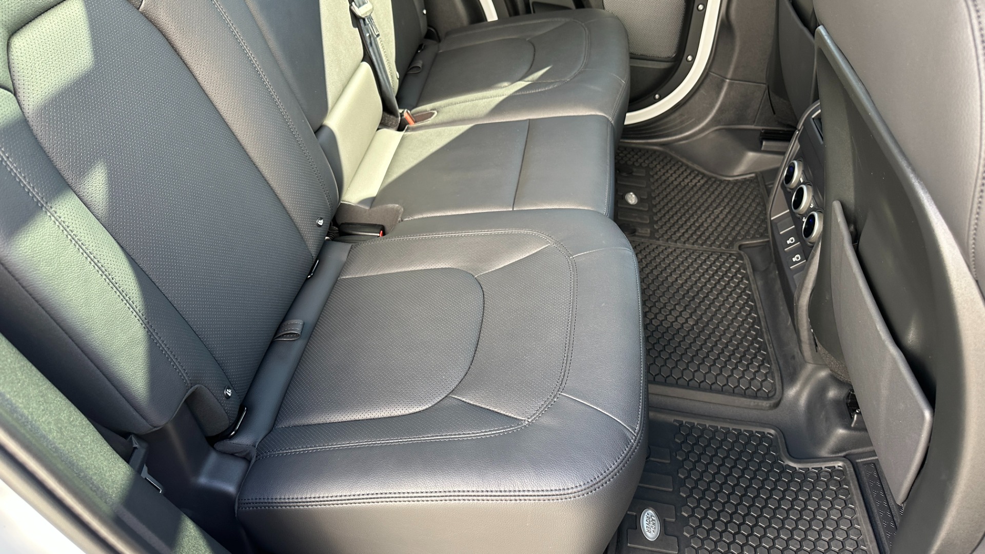 Used 2023 Land Rover Defender S / 30TH ANNIVERSARY EDITION / AIR SUSPENSION / TOWING / OFFROAD PACKAGE for sale Sold at Formula Imports in Charlotte NC 28227 29