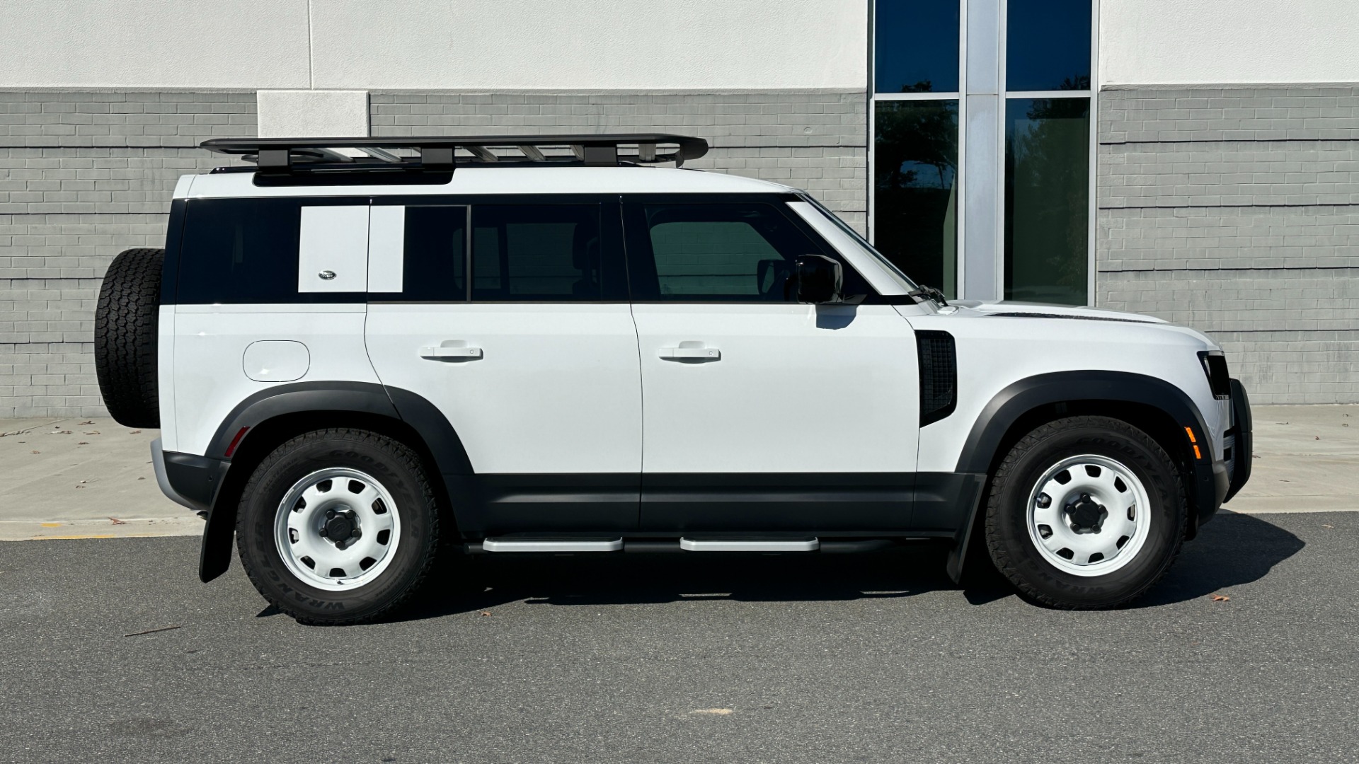 Used 2023 Land Rover Defender S / 30TH ANNIVERSARY EDITION / AIR SUSPENSION / TOWING / OFFROAD PACKAGE for sale Sold at Formula Imports in Charlotte NC 28227 3