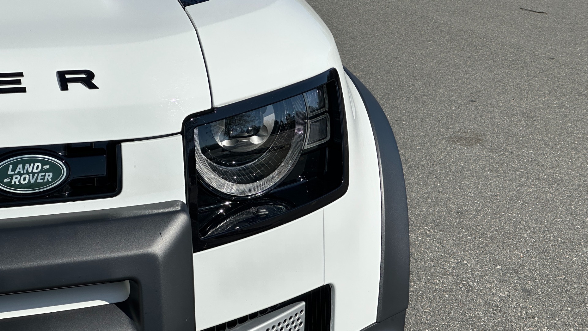 Used 2023 Land Rover Defender S / 30TH ANNIVERSARY EDITION / AIR SUSPENSION / TOWING / OFFROAD PACKAGE for sale $94,999 at Formula Imports in Charlotte NC 28227 40