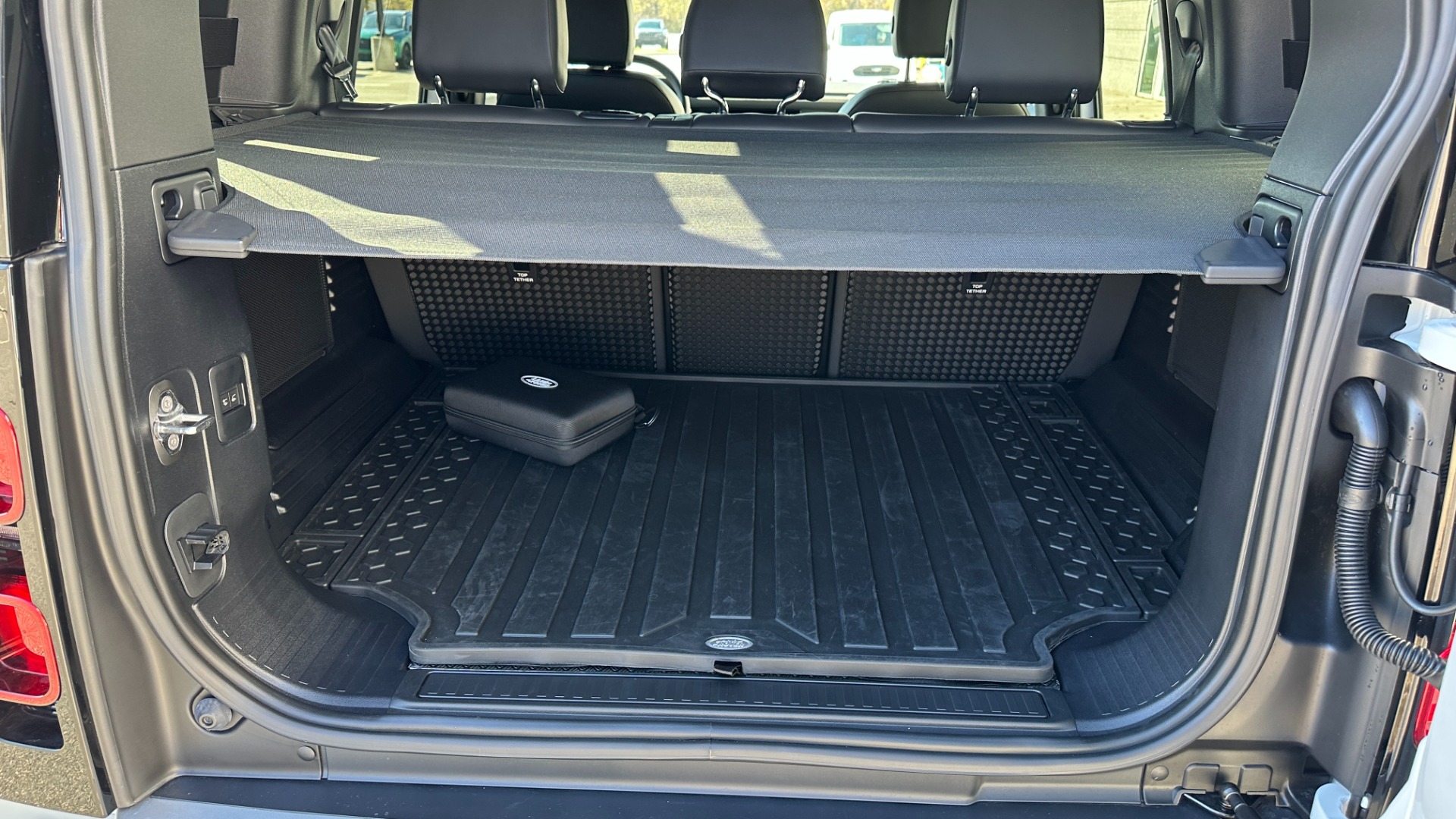 Used 2023 Land Rover Defender S / 30TH ANNIVERSARY EDITION / AIR SUSPENSION / TOWING / OFFROAD PACKAGE for sale $94,999 at Formula Imports in Charlotte NC 28227 45