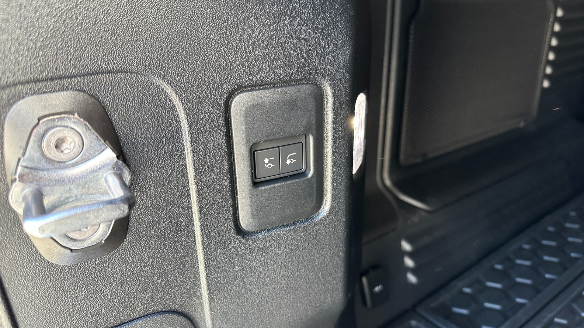Used 2023 Land Rover Defender S / 30TH ANNIVERSARY EDITION / AIR SUSPENSION / TOWING / OFFROAD PACKAGE for sale Sold at Formula Imports in Charlotte NC 28227 47