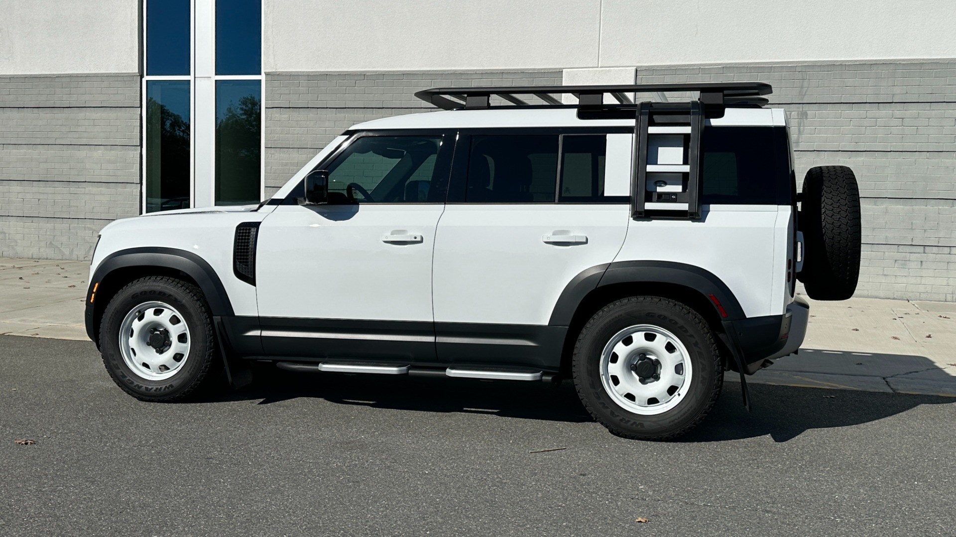 Used 2023 Land Rover Defender S / 30TH ANNIVERSARY EDITION / AIR SUSPENSION / TOWING / OFFROAD PACKAGE for sale $94,999 at Formula Imports in Charlotte NC 28227 6