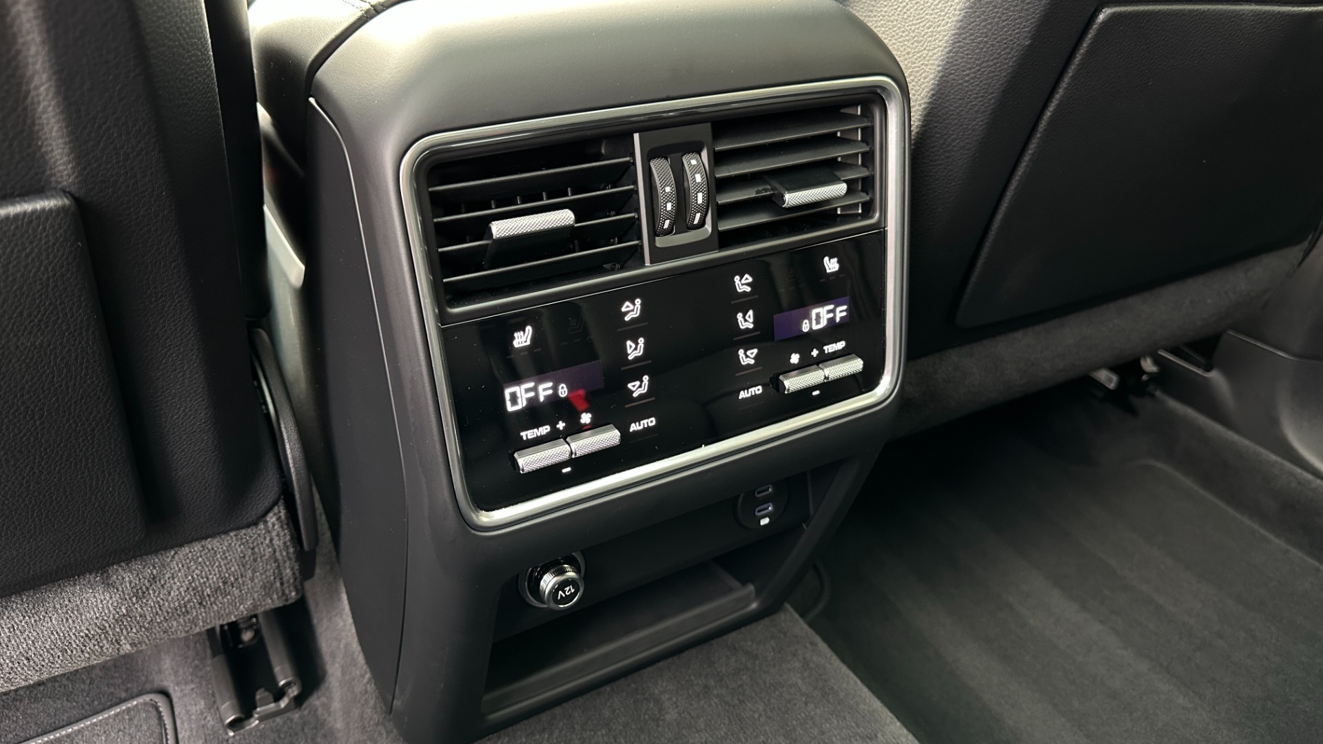 Used 2022 Porsche Cayenne GTS / COUPE / PAINT PROTECTION / PREMIUM PACKAGE PLUS for sale Sold at Formula Imports in Charlotte NC 28227 24