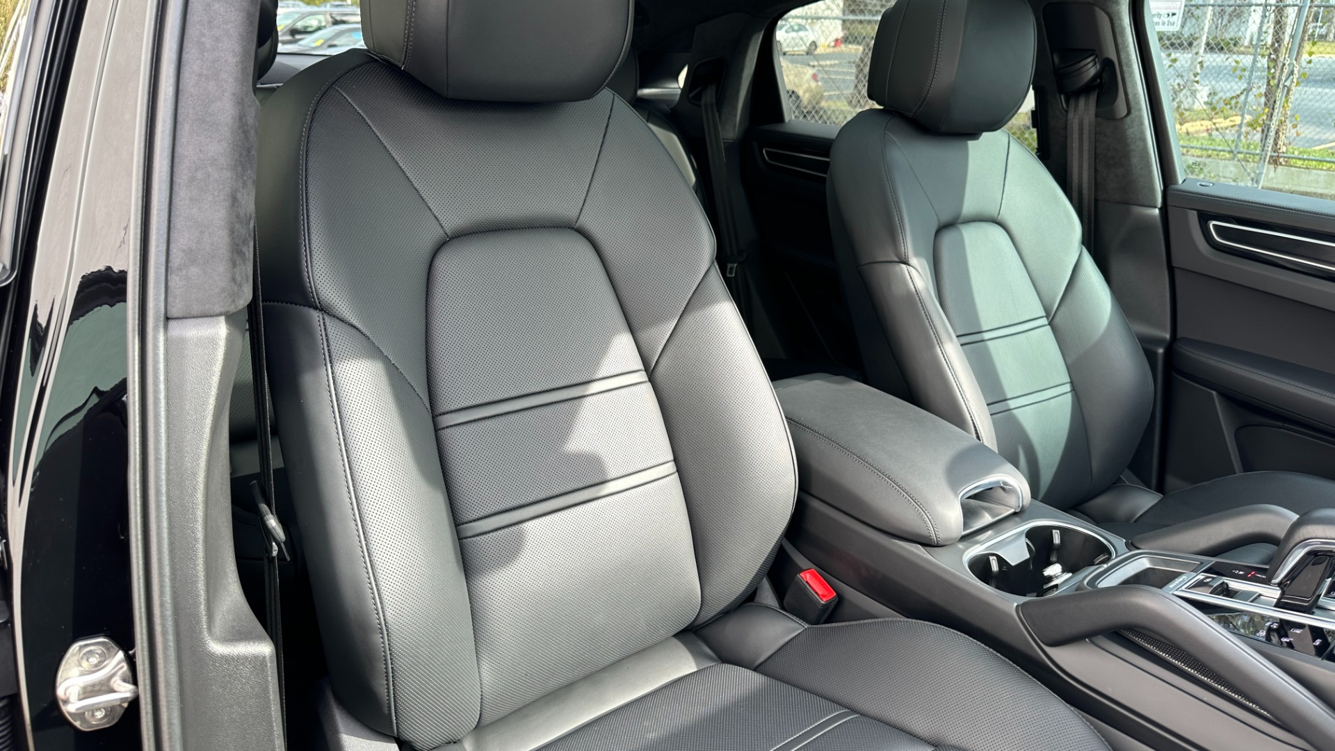 Used 2022 Porsche Cayenne GTS / COUPE / PAINT PROTECTION / PREMIUM PACKAGE PLUS for sale Sold at Formula Imports in Charlotte NC 28227 31