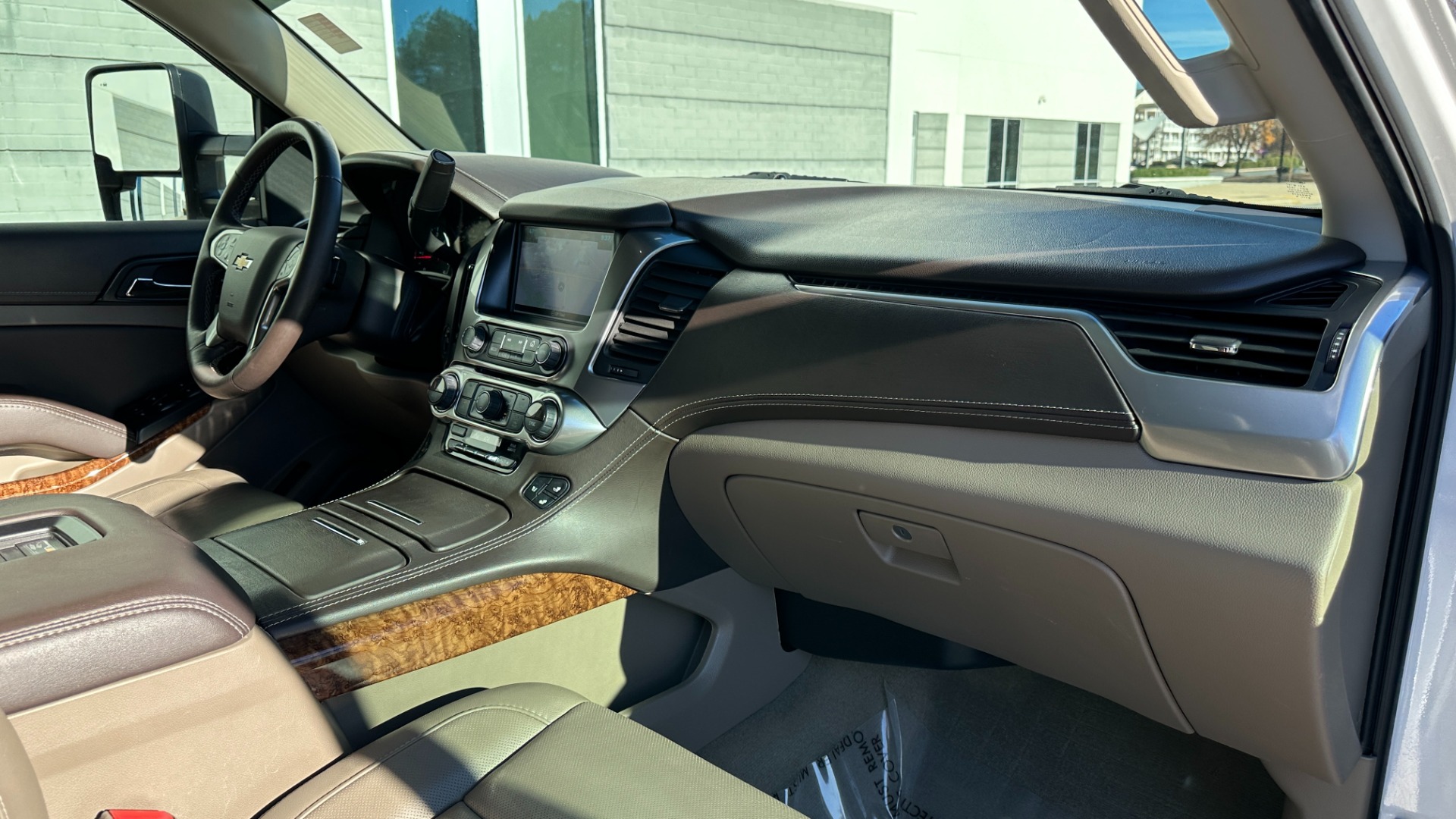Used 2017 Chevrolet Tahoe PREMIER / LEATHER / DVD / 3RD ROW / NAVIGATION for sale $34,595 at Formula Imports in Charlotte NC 28227 21