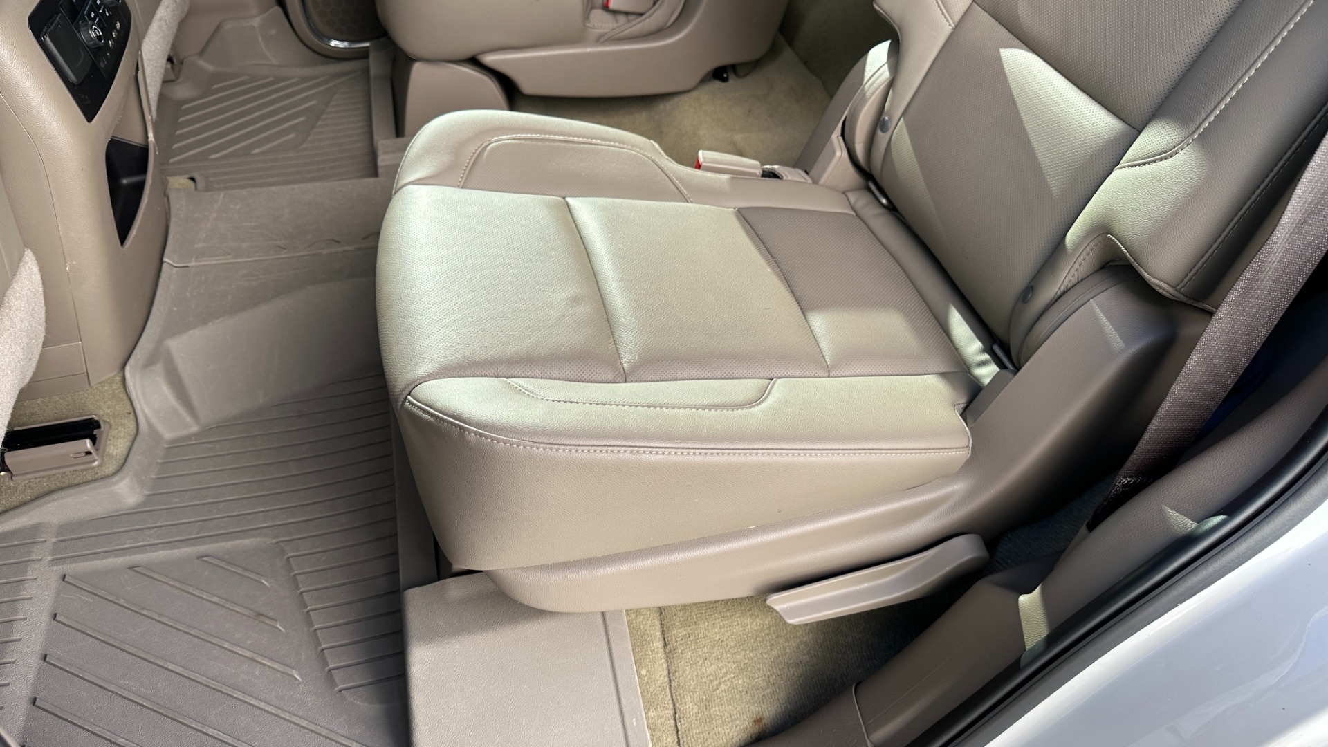 Used 2017 Chevrolet Tahoe PREMIER / LEATHER / DVD / 3RD ROW / NAVIGATION for sale $34,595 at Formula Imports in Charlotte NC 28227 26