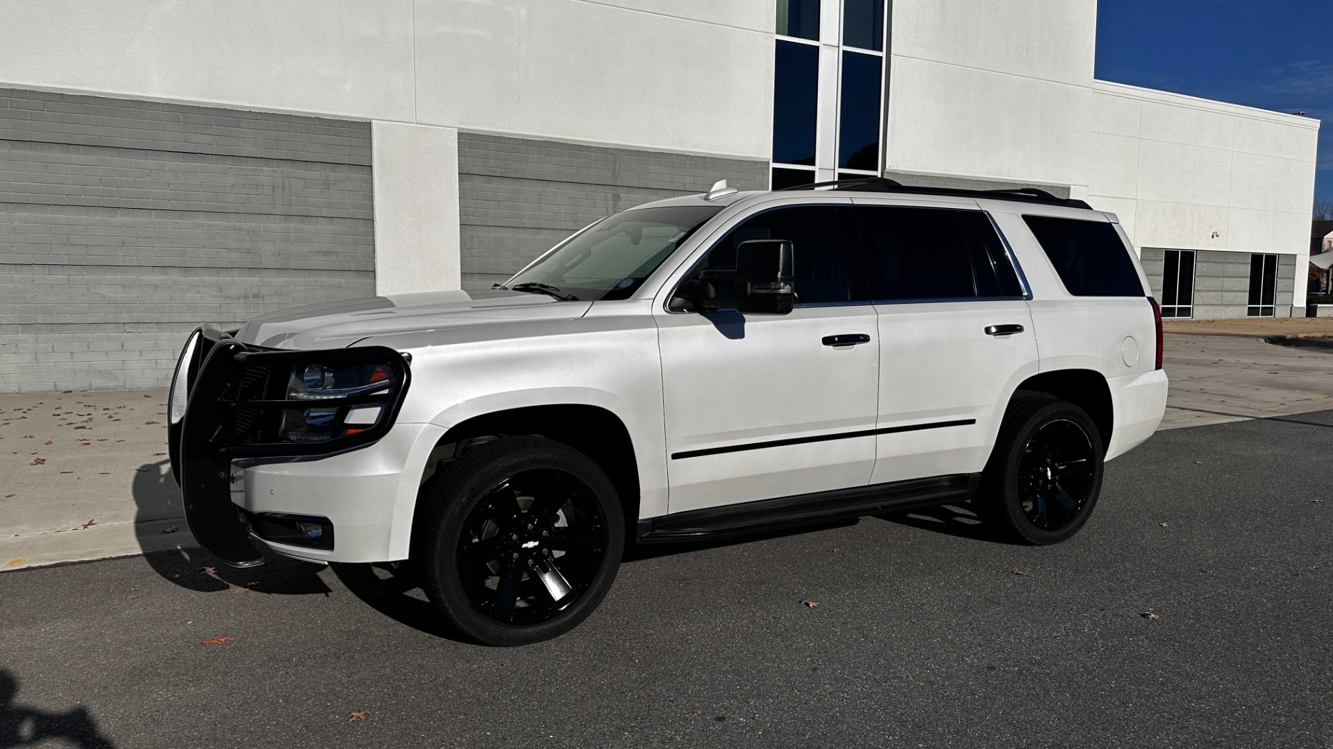 Used 2017 Chevrolet Tahoe PREMIER / LEATHER / DVD / 3RD ROW / NAVIGATION for sale $34,595 at Formula Imports in Charlotte NC 28227 3