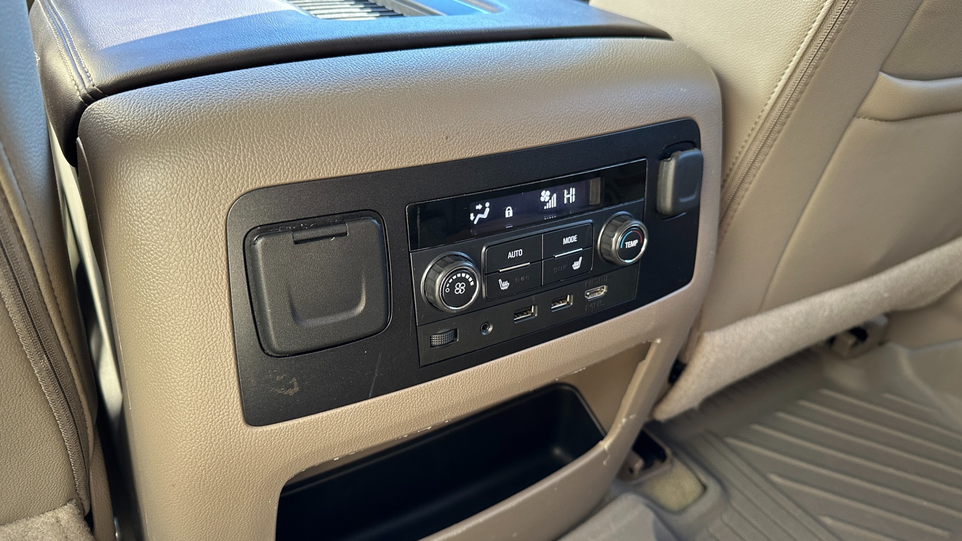 Used 2017 Chevrolet Tahoe PREMIER / LEATHER / DVD / 3RD ROW / NAVIGATION for sale $34,595 at Formula Imports in Charlotte NC 28227 30