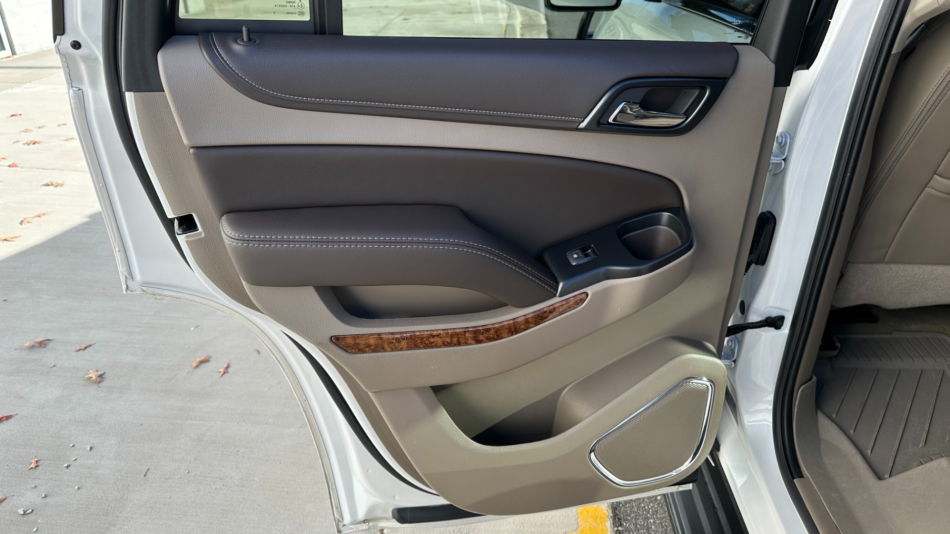 Used 2017 Chevrolet Tahoe PREMIER / LEATHER / DVD / 3RD ROW / NAVIGATION for sale $34,595 at Formula Imports in Charlotte NC 28227 38