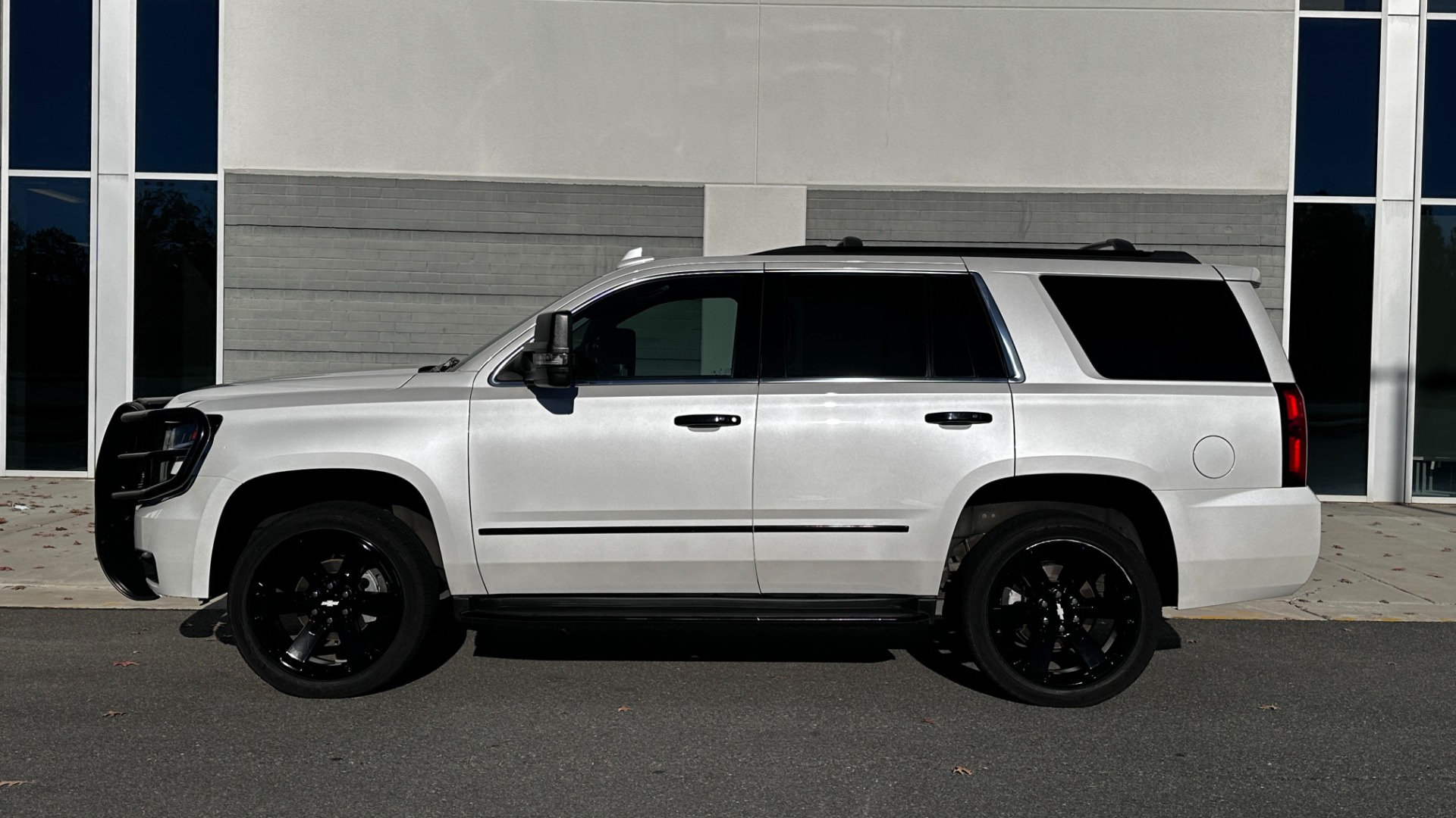 Used 2017 Chevrolet Tahoe PREMIER / LEATHER / DVD / 3RD ROW / NAVIGATION for sale $34,595 at Formula Imports in Charlotte NC 28227 4
