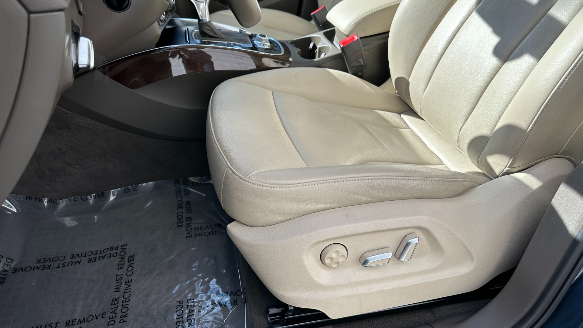 Used 2017 Audi Q5 PREMIUM PLUS / LEATHER / TECH PACKAGE / SUNROOF for sale $24,995 at Formula Imports in Charlotte NC 28227 12