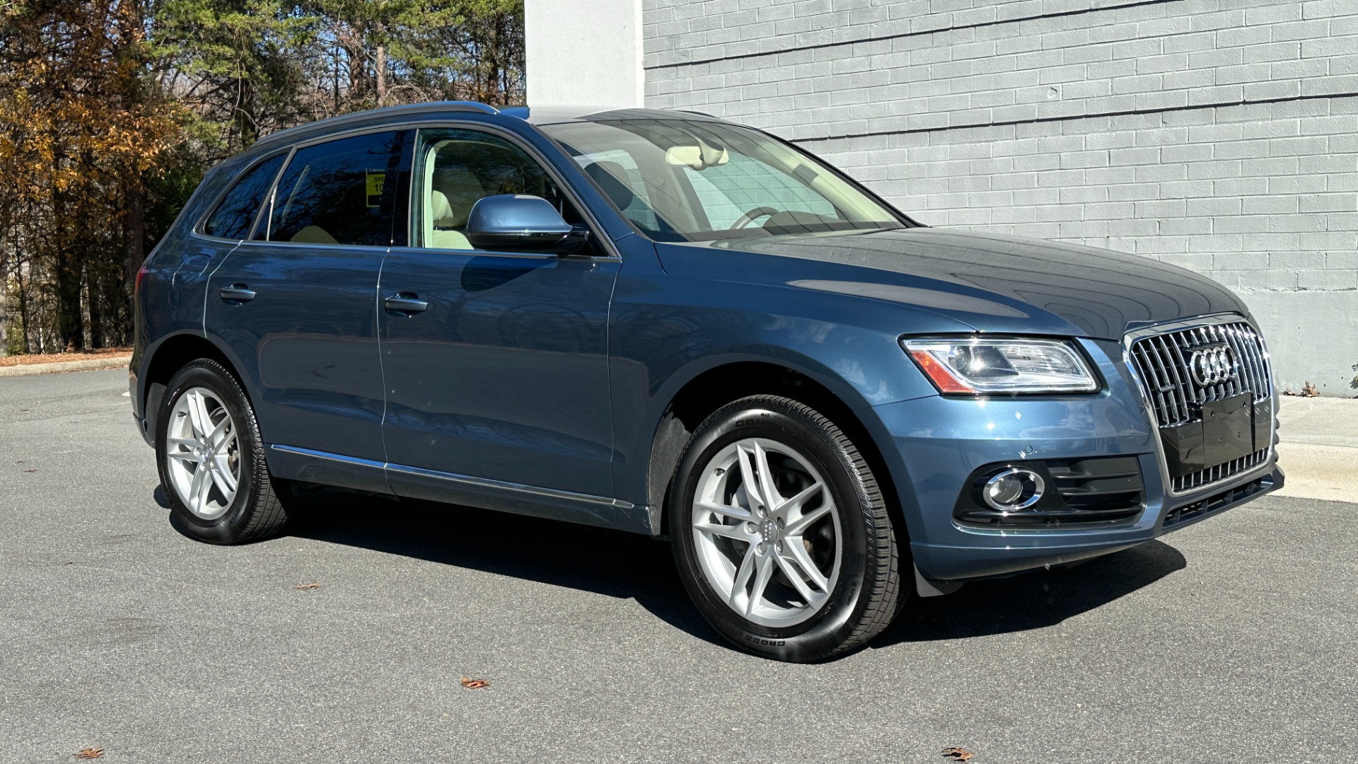 Used 2017 Audi Q5 PREMIUM PLUS / LEATHER / TECH PACKAGE / SUNROOF for sale $24,995 at Formula Imports in Charlotte NC 28227 2