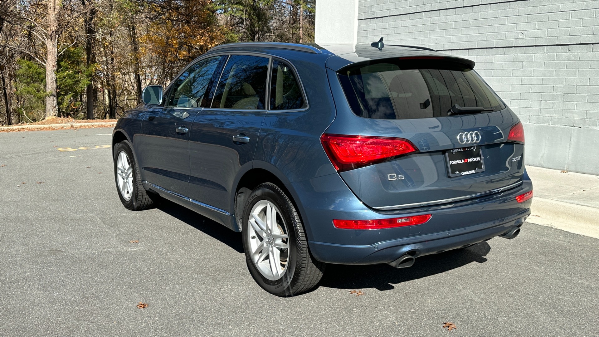 Used 2017 Audi Q5 PREMIUM PLUS / LEATHER / TECH PACKAGE / SUNROOF for sale $24,995 at Formula Imports in Charlotte NC 28227 5