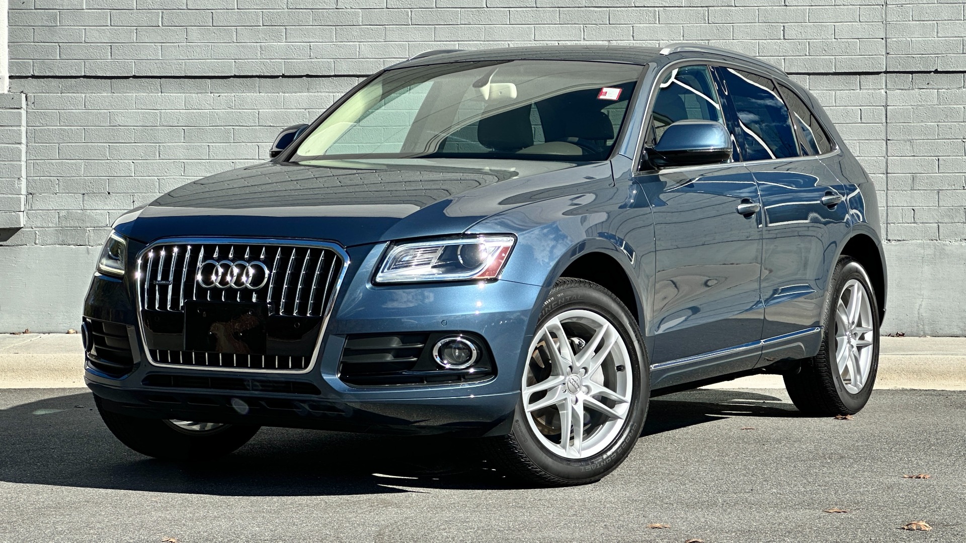Used 2017 Audi Q5 PREMIUM PLUS / LEATHER / TECH PACKAGE / SUNROOF for sale $24,995 at Formula Imports in Charlotte NC 28227 1