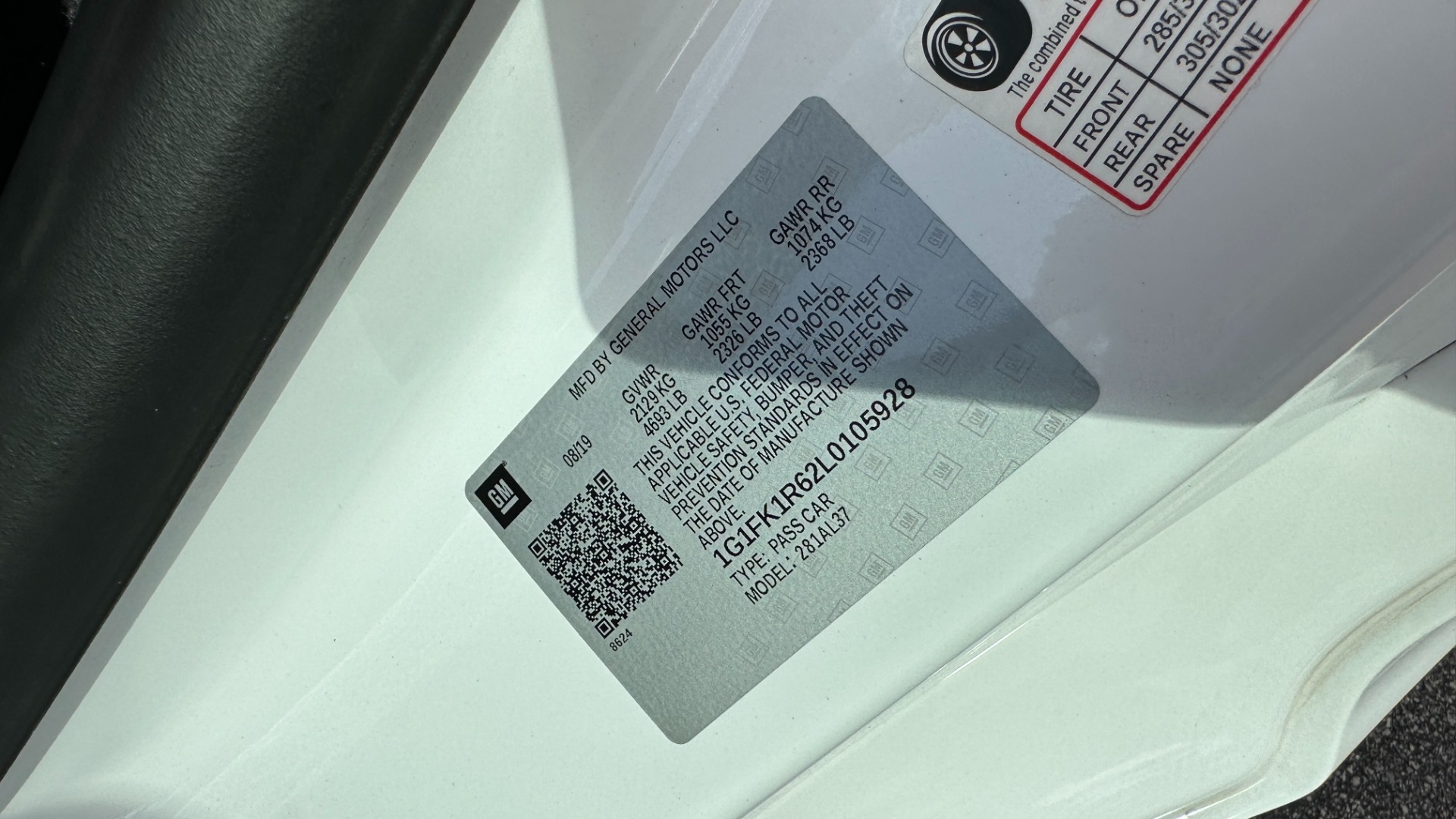 Used 2020 Chevrolet Camaro ZL1 / SUPERCHARGED / CARBON FIBER / RED SEAT BELTS / RECARO SEATING / 10SPD for sale $66,995 at Formula Imports in Charlotte NC 28227 15