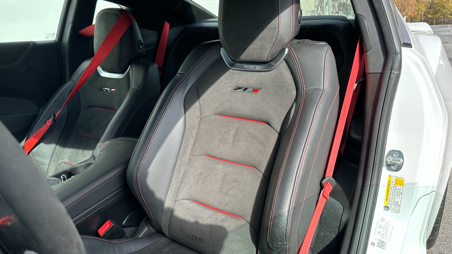 Used 2020 Chevrolet Camaro ZL1 / SUPERCHARGED / CARBON FIBER / RED SEAT BELTS / RECARO SEATING / 10SPD for sale $66,995 at Formula Imports in Charlotte NC 28227 16