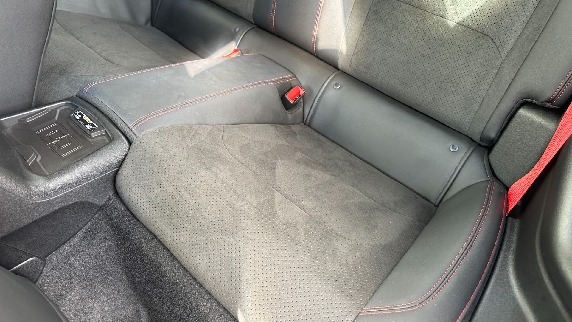 Used 2020 Chevrolet Camaro ZL1 / SUPERCHARGED / CARBON FIBER / RED SEAT BELTS / RECARO SEATING / 10SPD for sale $66,995 at Formula Imports in Charlotte NC 28227 18