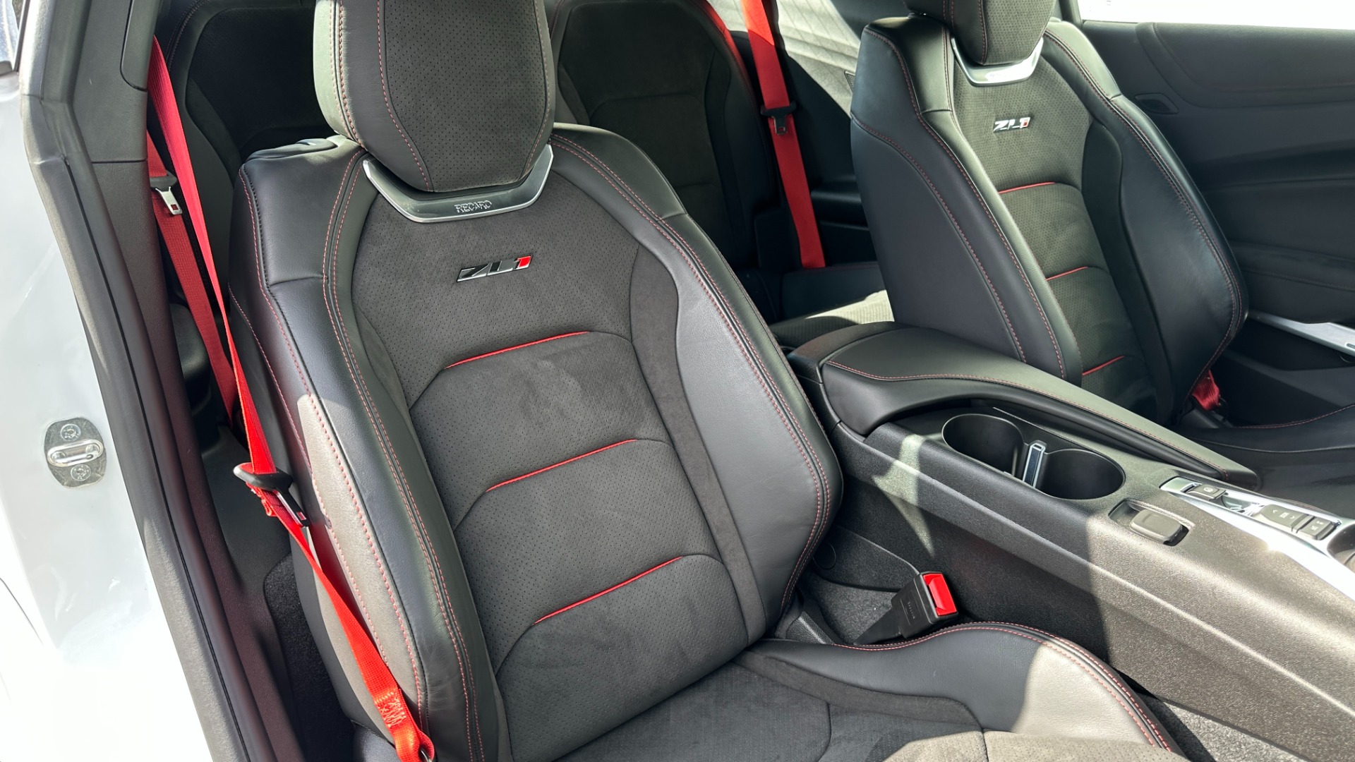 Used 2020 Chevrolet Camaro ZL1 / SUPERCHARGED / CARBON FIBER / RED SEAT BELTS / RECARO SEATING / 10SPD for sale $66,995 at Formula Imports in Charlotte NC 28227 25