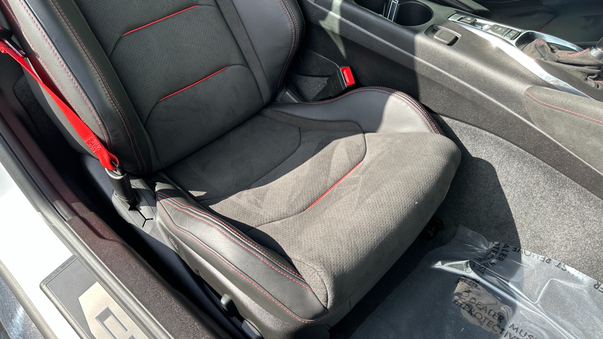 Used 2020 Chevrolet Camaro ZL1 / SUPERCHARGED / CARBON FIBER / RED SEAT BELTS / RECARO SEATING / 10SPD for sale $66,995 at Formula Imports in Charlotte NC 28227 26
