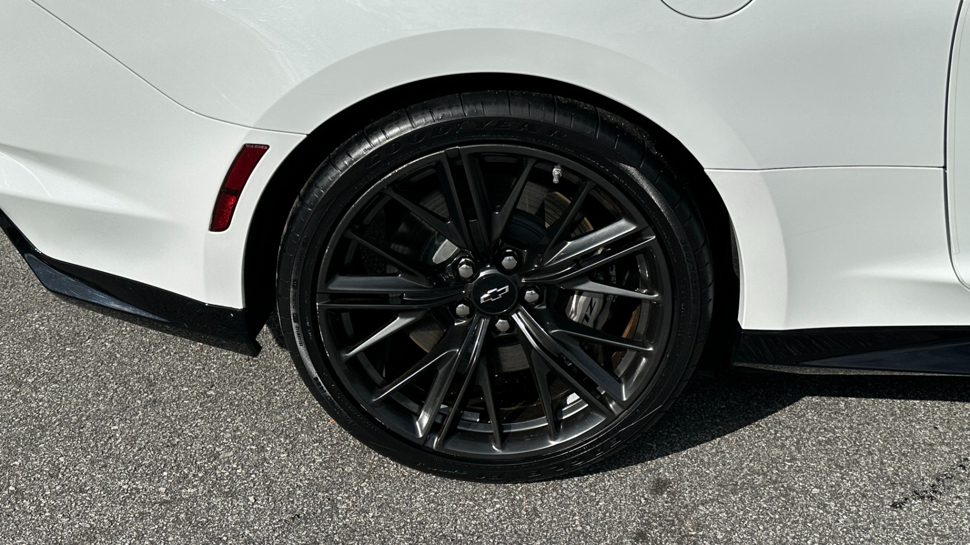 Used 2020 Chevrolet Camaro ZL1 / SUPERCHARGED / CARBON FIBER / RED SEAT BELTS / RECARO SEATING / 10SPD for sale Sold at Formula Imports in Charlotte NC 28227 36