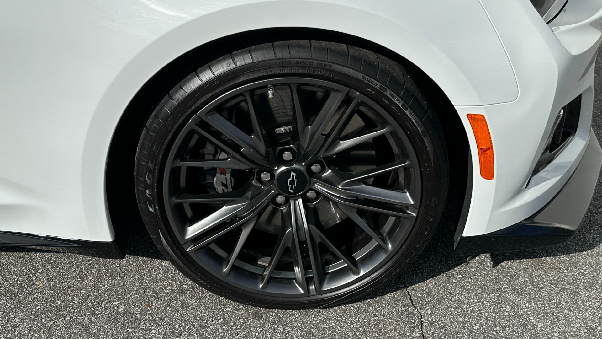 Used 2020 Chevrolet Camaro ZL1 / SUPERCHARGED / CARBON FIBER / RED SEAT BELTS / RECARO SEATING / 10SPD for sale $66,995 at Formula Imports in Charlotte NC 28227 37