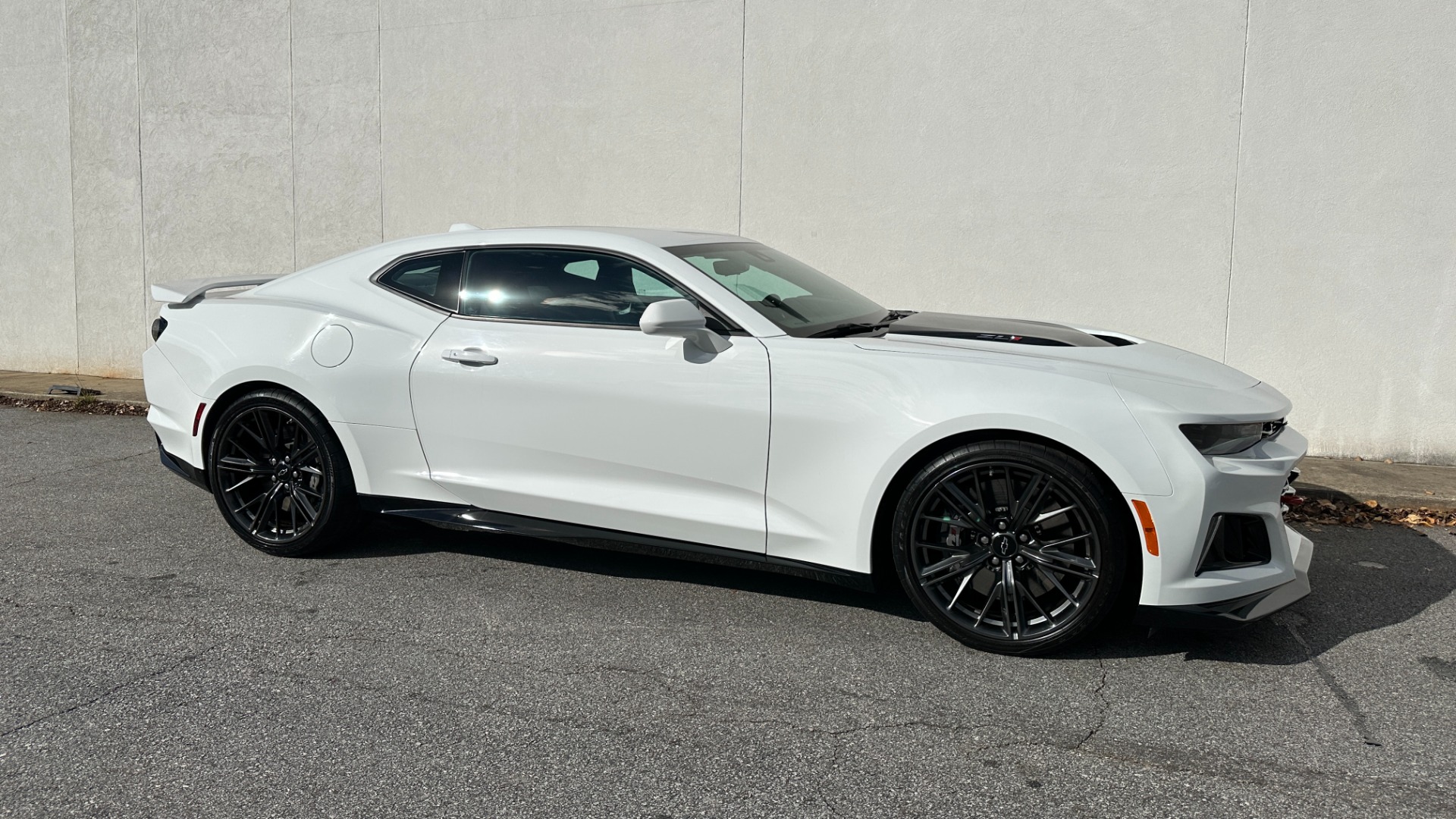 Used 2020 Chevrolet Camaro ZL1 / SUPERCHARGED / CARBON FIBER / RED SEAT BELTS / RECARO SEATING / 10SPD for sale $66,995 at Formula Imports in Charlotte NC 28227 5
