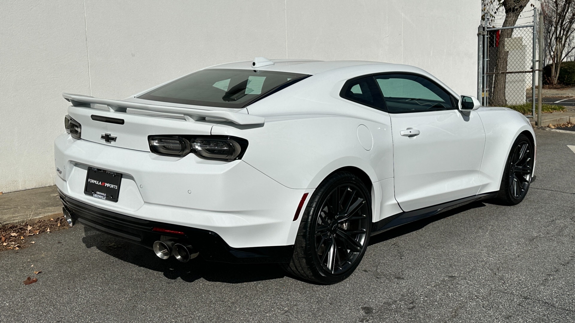 Used 2020 Chevrolet Camaro ZL1 / SUPERCHARGED / CARBON FIBER / RED SEAT BELTS / RECARO SEATING / 10SPD for sale $66,995 at Formula Imports in Charlotte NC 28227 6