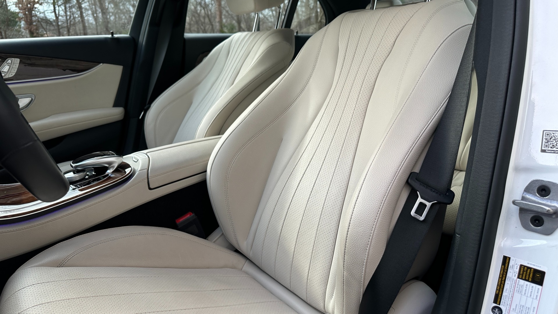 Used 2019 Mercedes-Benz E-Class E300 / PREMIUM PACKAGE / BLIND SPOT / BURMESTER SOUND / HEATED STEERING for sale $35,400 at Formula Imports in Charlotte NC 28227 12