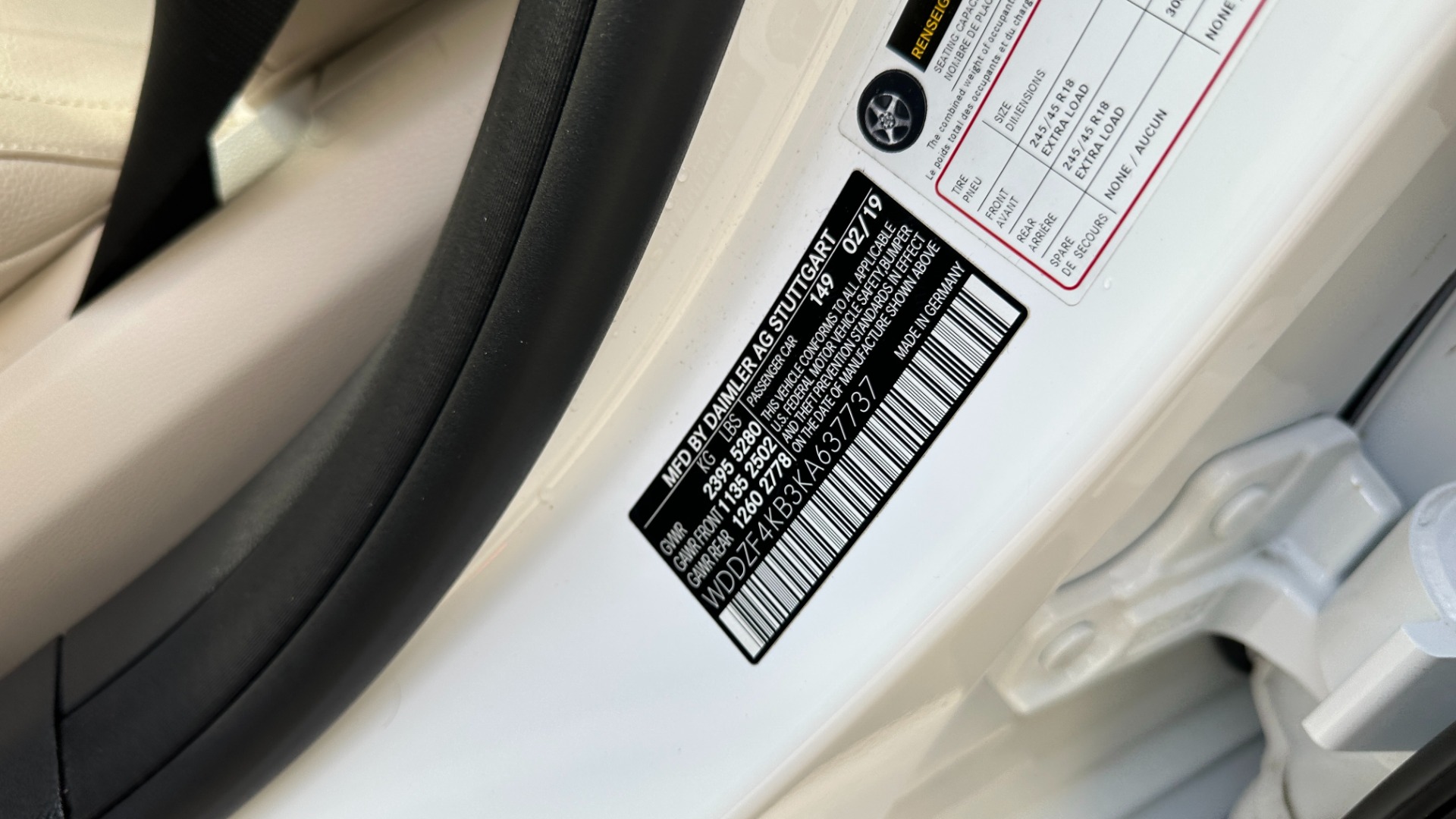 Used 2019 Mercedes-Benz E-Class E300 / PREMIUM PACKAGE / BLIND SPOT / BURMESTER SOUND / HEATED STEERING for sale $35,400 at Formula Imports in Charlotte NC 28227 13