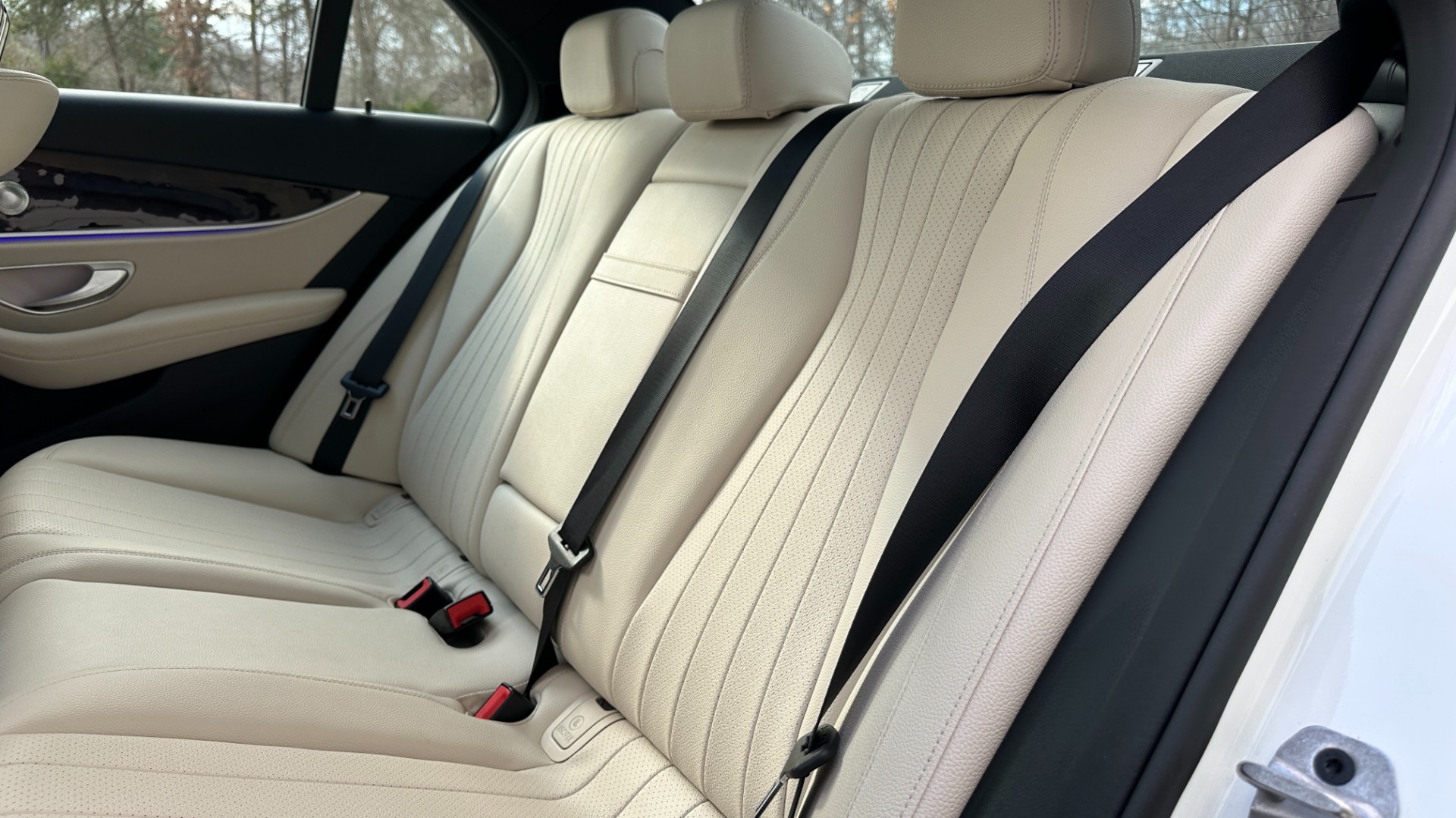 Used 2019 Mercedes-Benz E-Class E300 / PREMIUM PACKAGE / BLIND SPOT / BURMESTER SOUND / HEATED STEERING for sale $35,400 at Formula Imports in Charlotte NC 28227 16