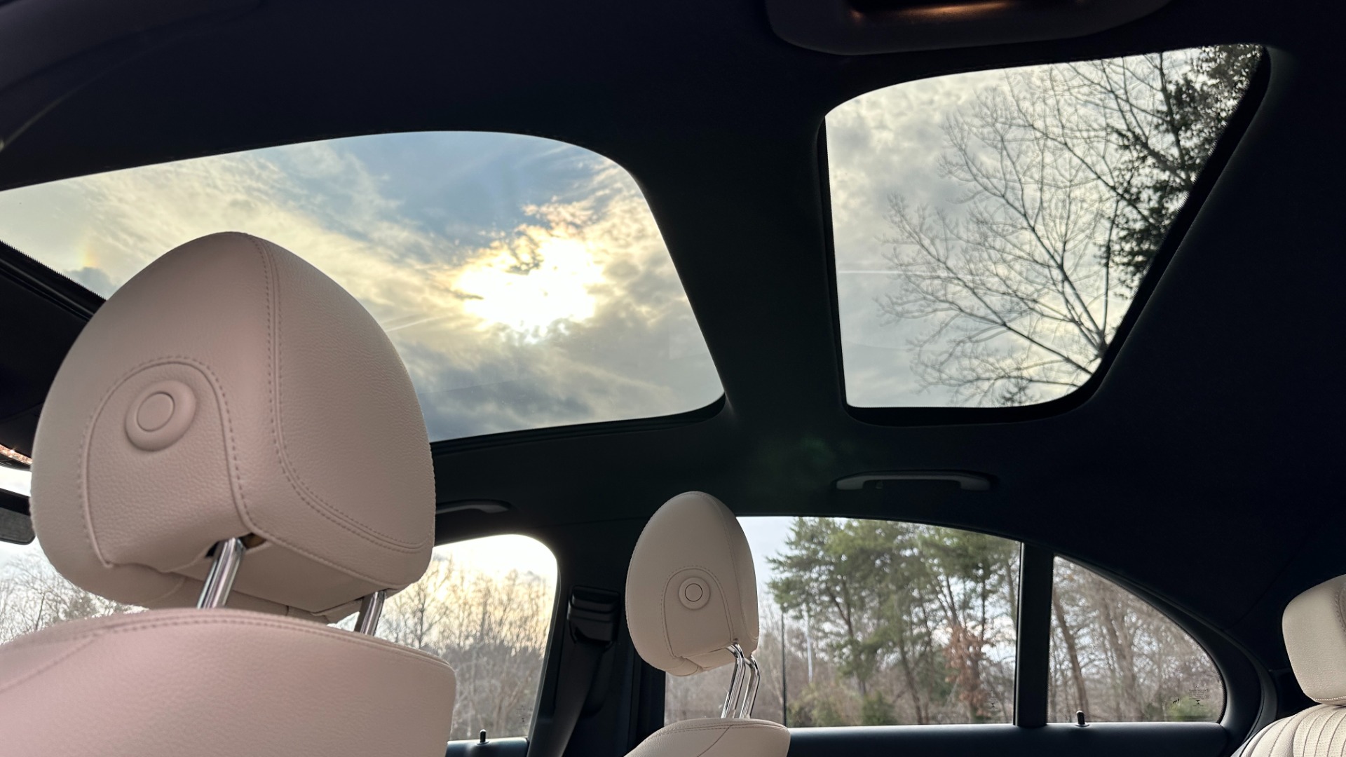 Used 2019 Mercedes-Benz E-Class E300 / PREMIUM PACKAGE / BLIND SPOT / BURMESTER SOUND / HEATED STEERING for sale $35,400 at Formula Imports in Charlotte NC 28227 17