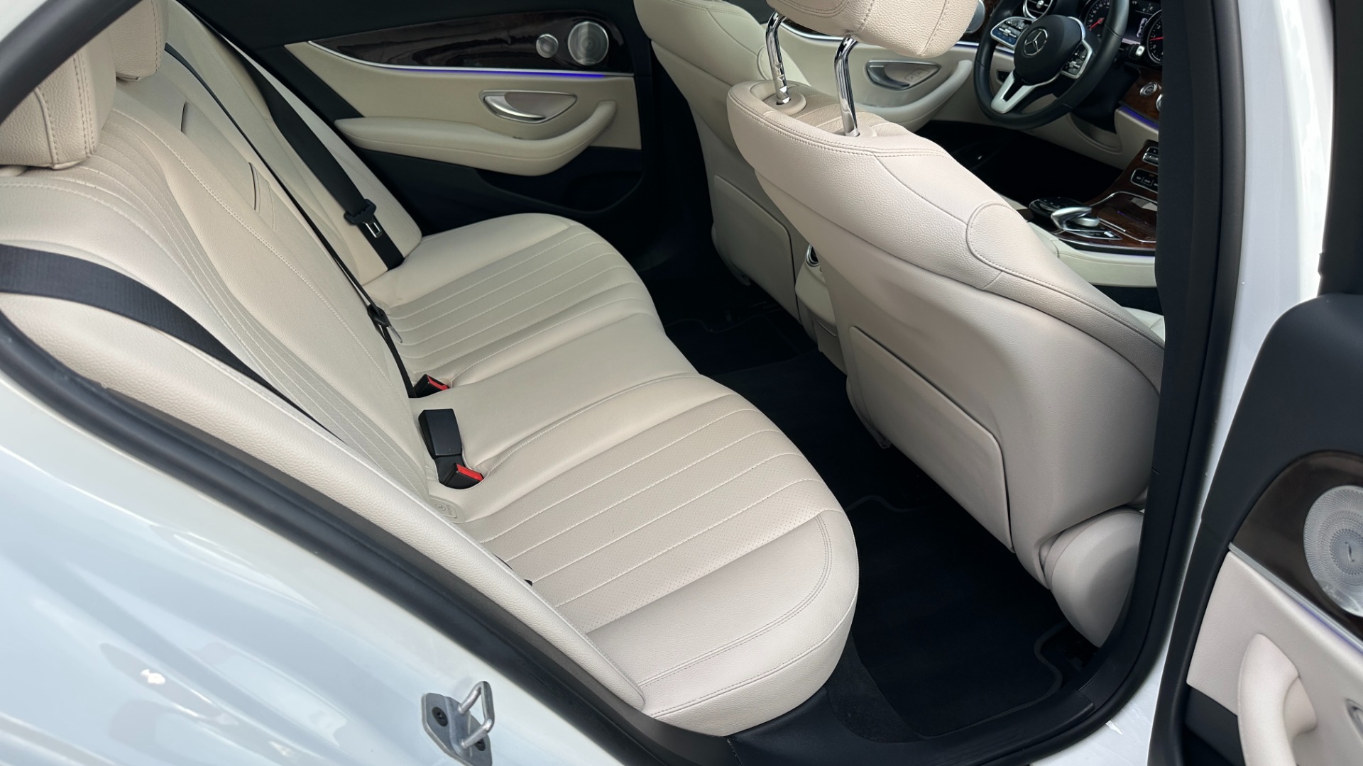 Used 2019 Mercedes-Benz E-Class E300 / PREMIUM PACKAGE / BLIND SPOT / BURMESTER SOUND / HEATED STEERING for sale $35,400 at Formula Imports in Charlotte NC 28227 20