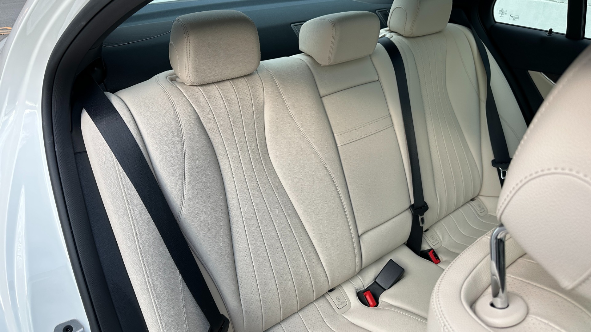Used 2019 Mercedes-Benz E-Class E300 / PREMIUM PACKAGE / BLIND SPOT / BURMESTER SOUND / HEATED STEERING for sale $35,400 at Formula Imports in Charlotte NC 28227 21